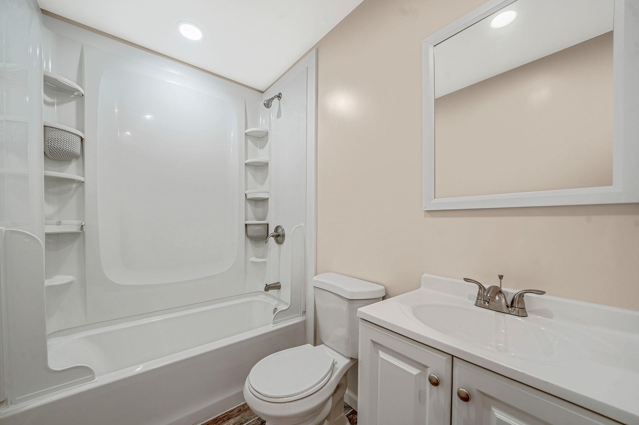 #15 photo, 18A Broadway, サフォーク郡 Mastic , NY 11950