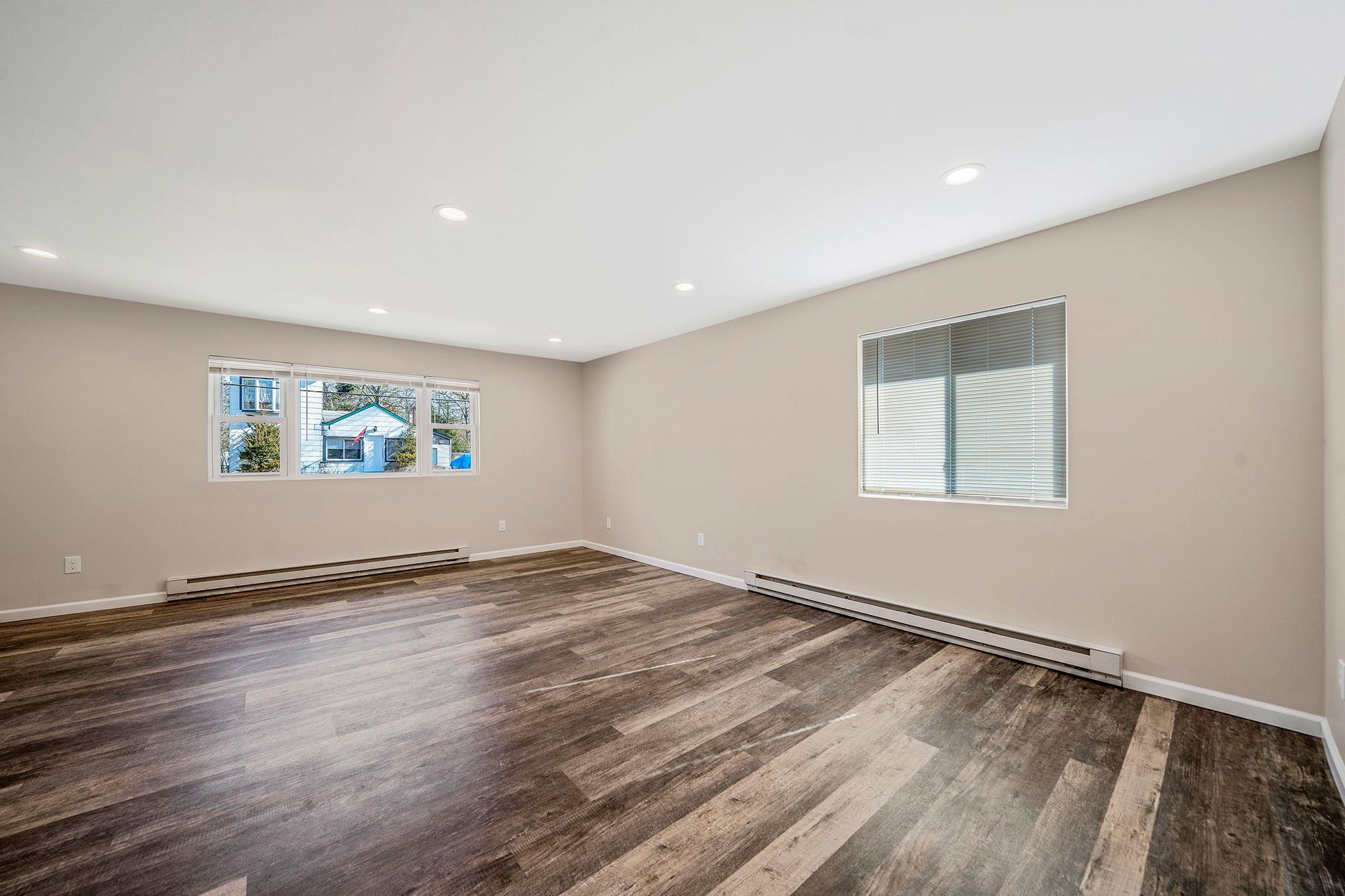 #16 photo, 18A Broadway, サフォーク郡 Mastic , NY 11950