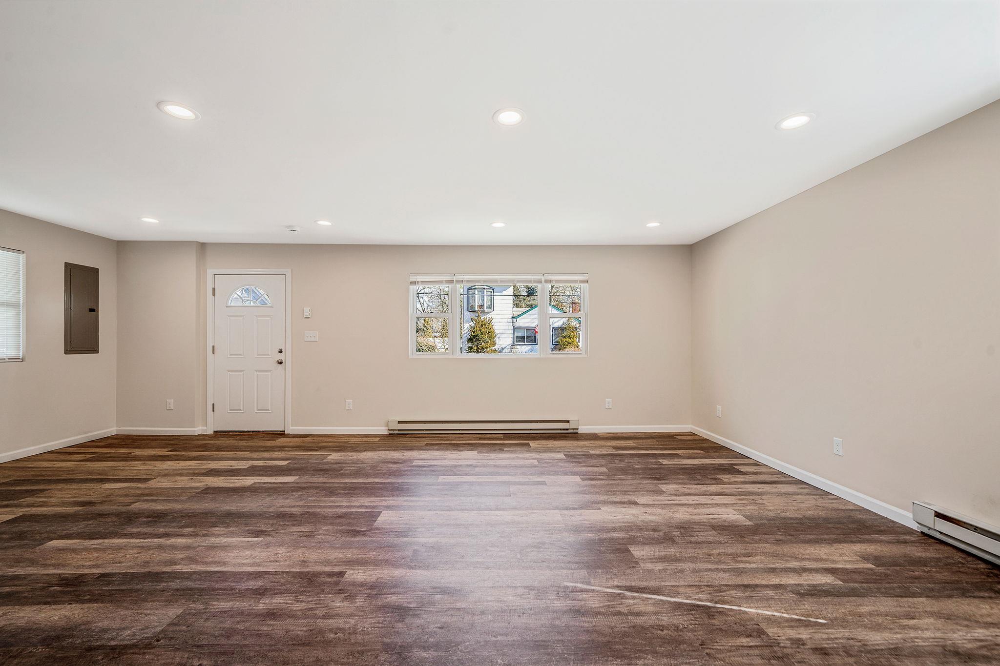 #17 photo, 18A Broadway, サフォーク郡 Mastic , NY 11950