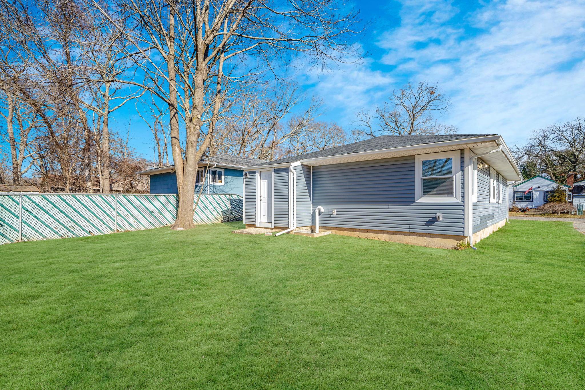 #8 photo, 18A Broadway, サフォーク郡 Mastic , NY 11950