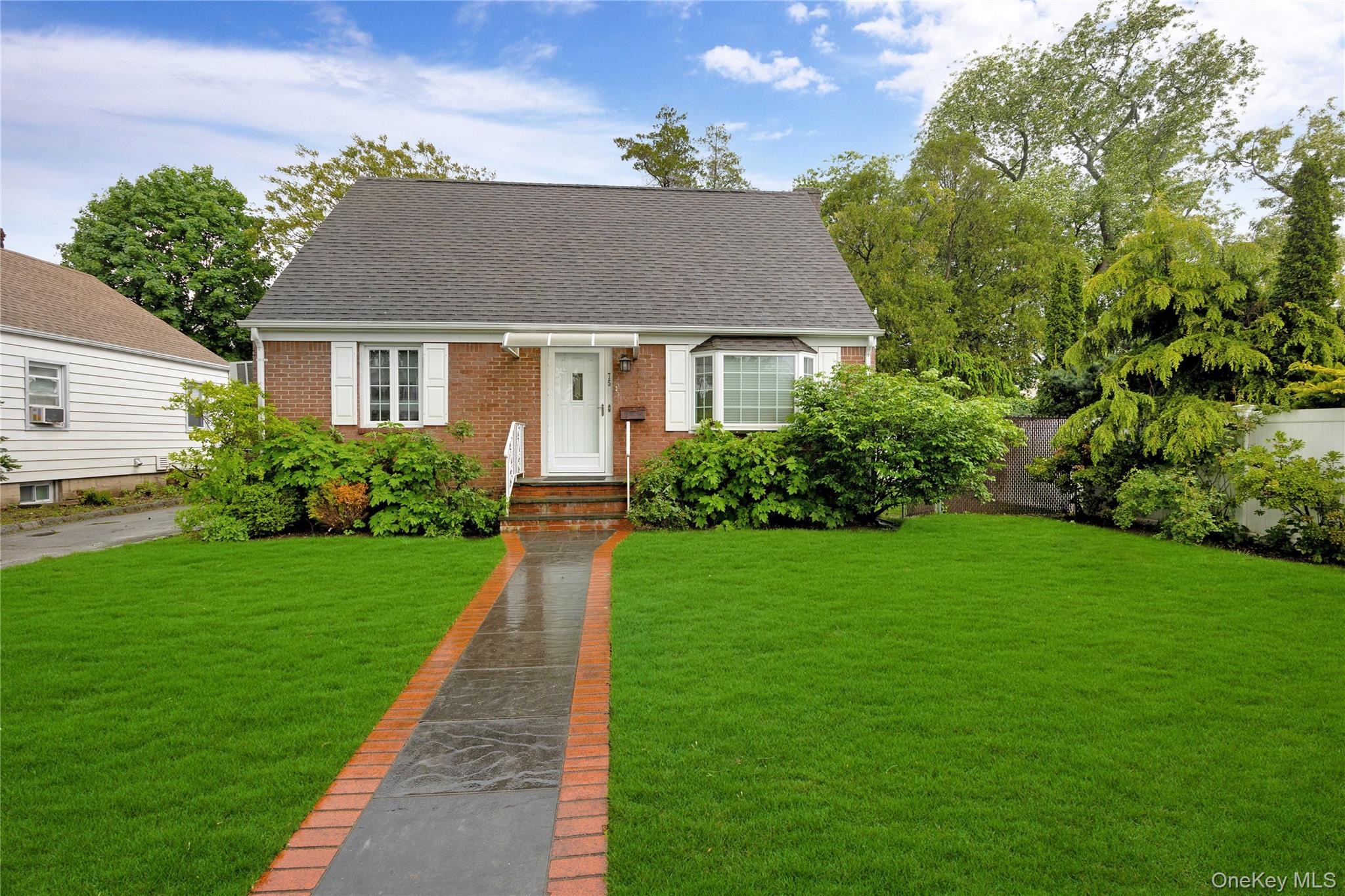 #1 photo, 75 Cornwell Avenue, Williston Park , NY 11596