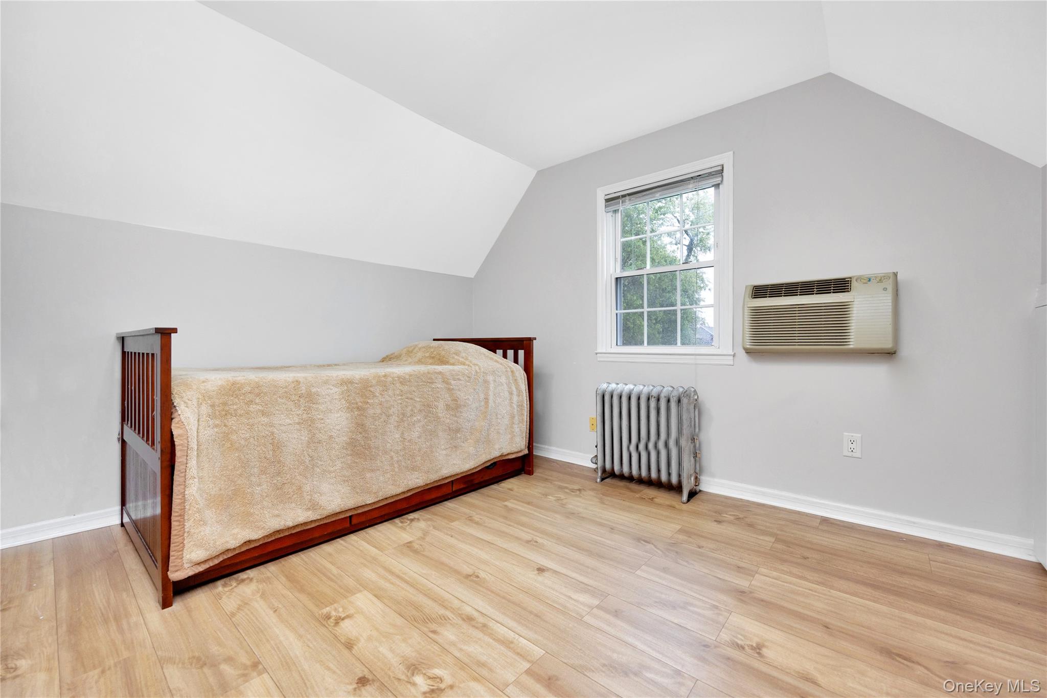 #11 photo, 75 Cornwell Avenue, Williston Park , NY 11596