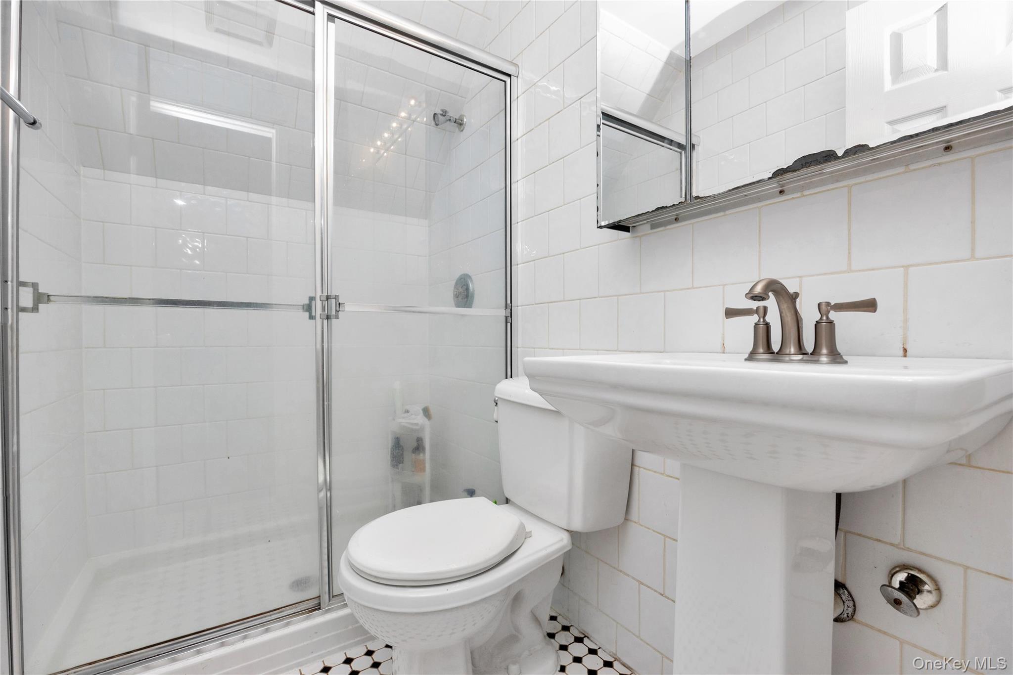 #13 photo, 75 Cornwell Avenue, Williston Park , NY 11596