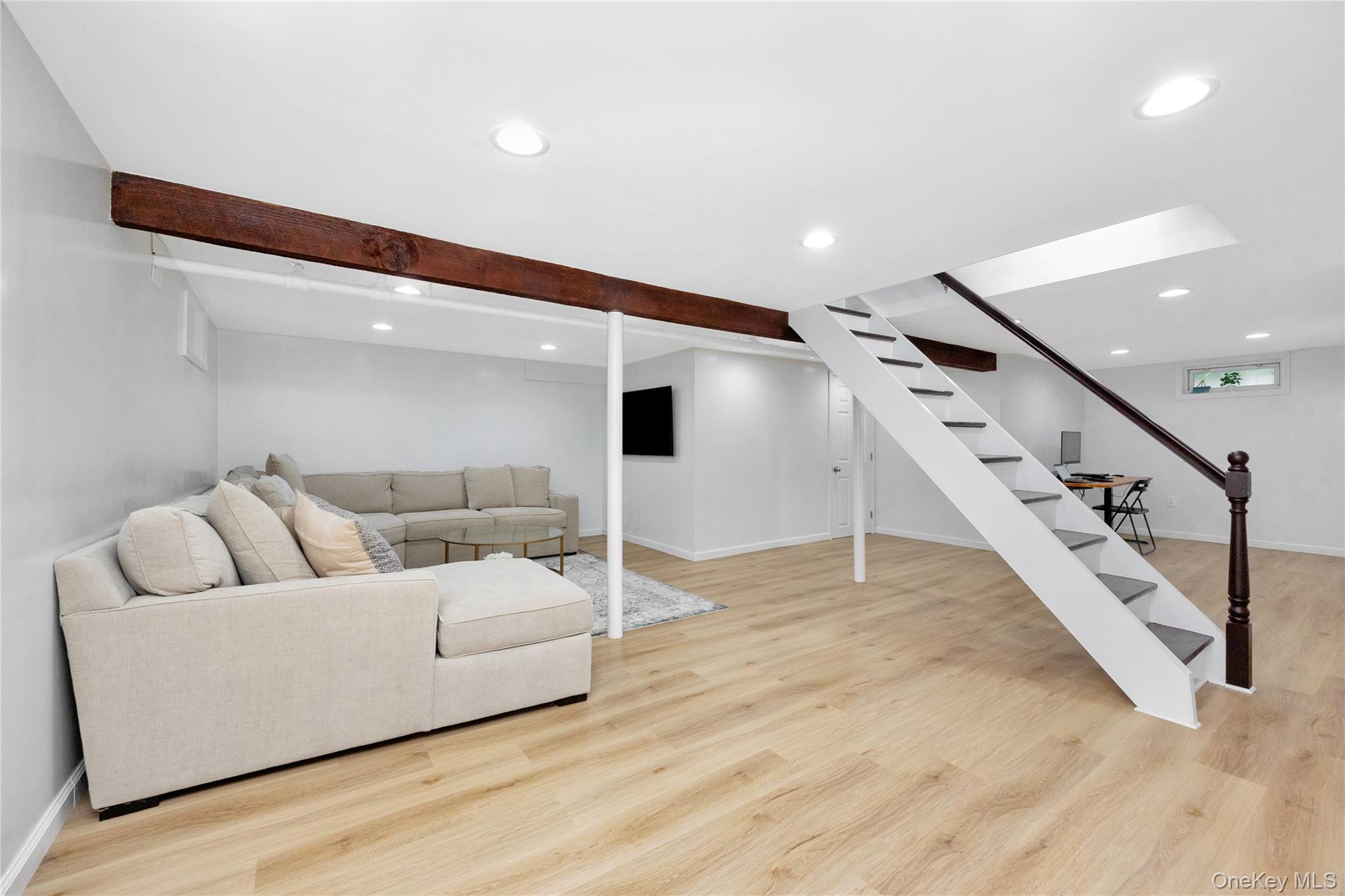 #15 photo, 75 Cornwell Avenue, Williston Park , NY 11596