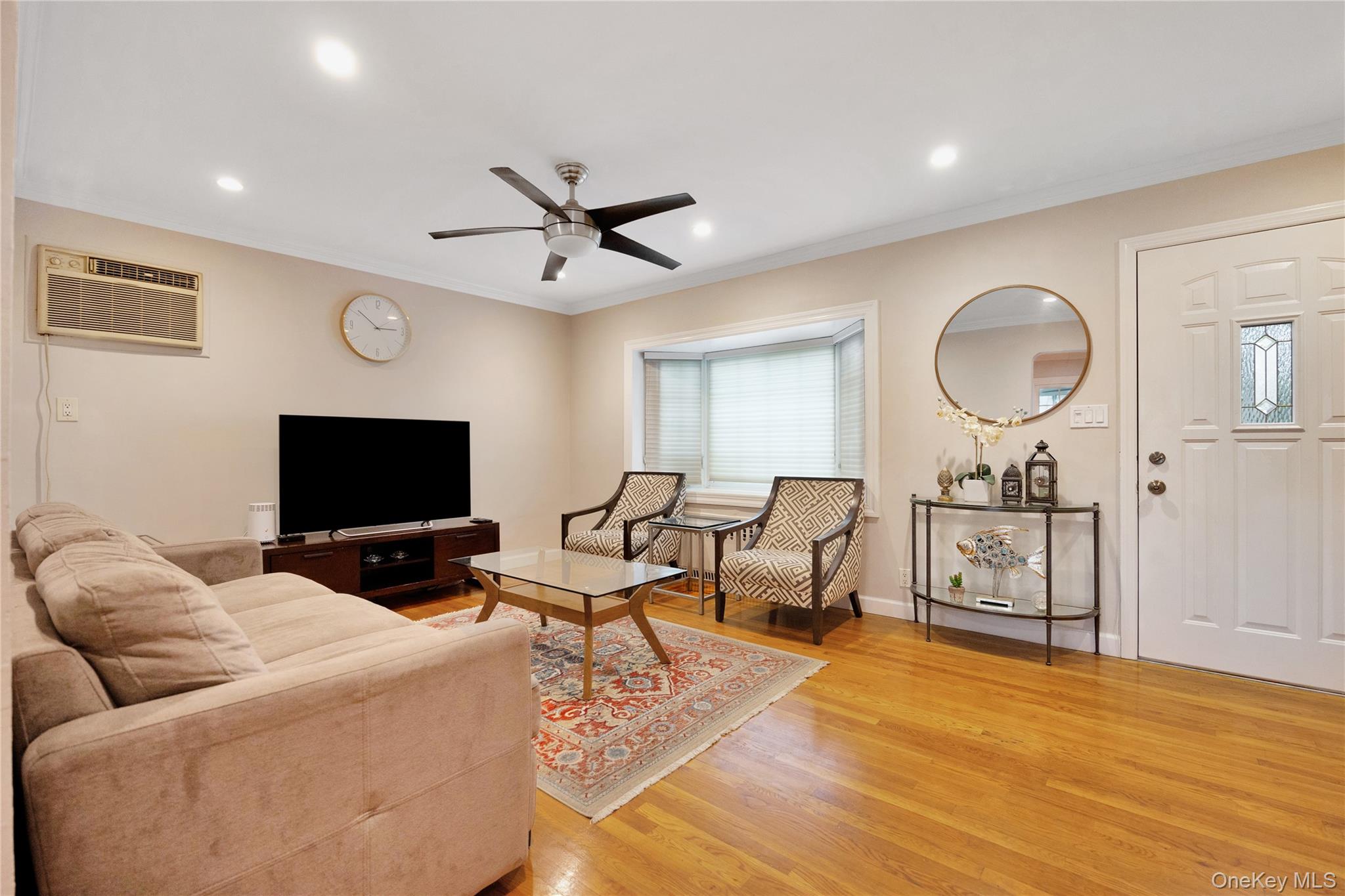 #3 photo, 75 Cornwell Avenue, Williston Park , NY 11596