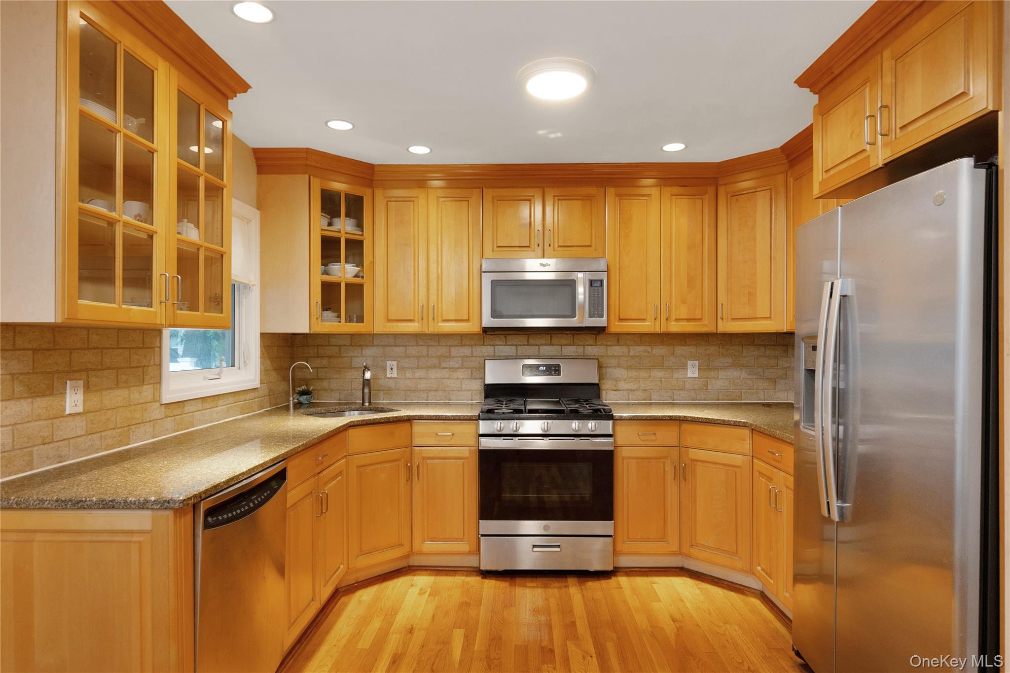 #5 photo, 75 Cornwell Avenue, Williston Park , NY 11596