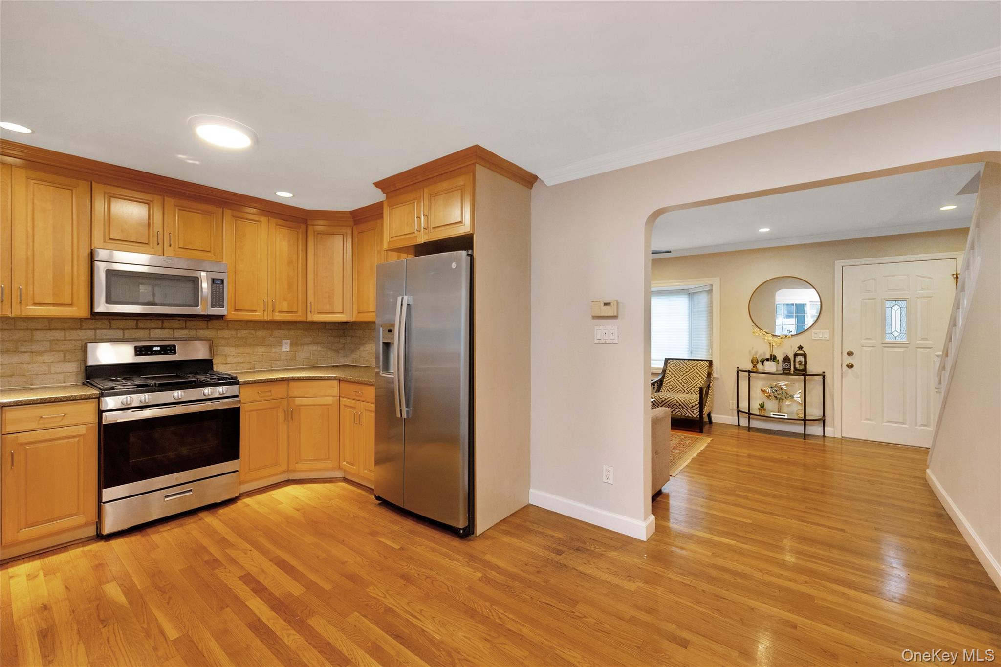 #7 photo, 75 Cornwell Avenue, Williston Park , NY 11596