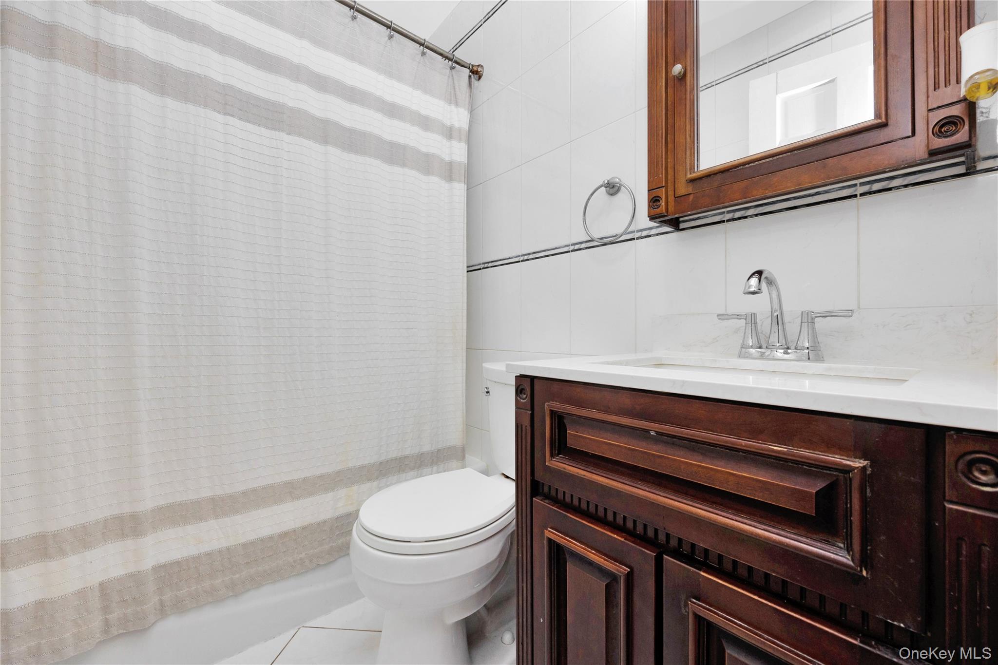 #8 photo, 75 Cornwell Avenue, Williston Park , NY 11596