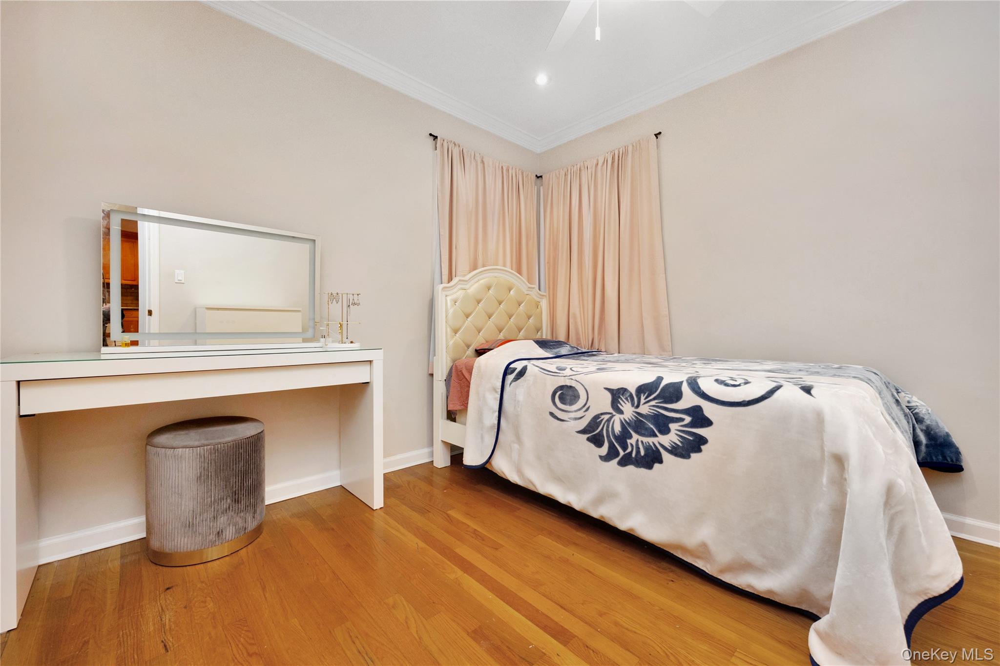 #9 photo, 75 Cornwell Avenue, Williston Park , NY 11596