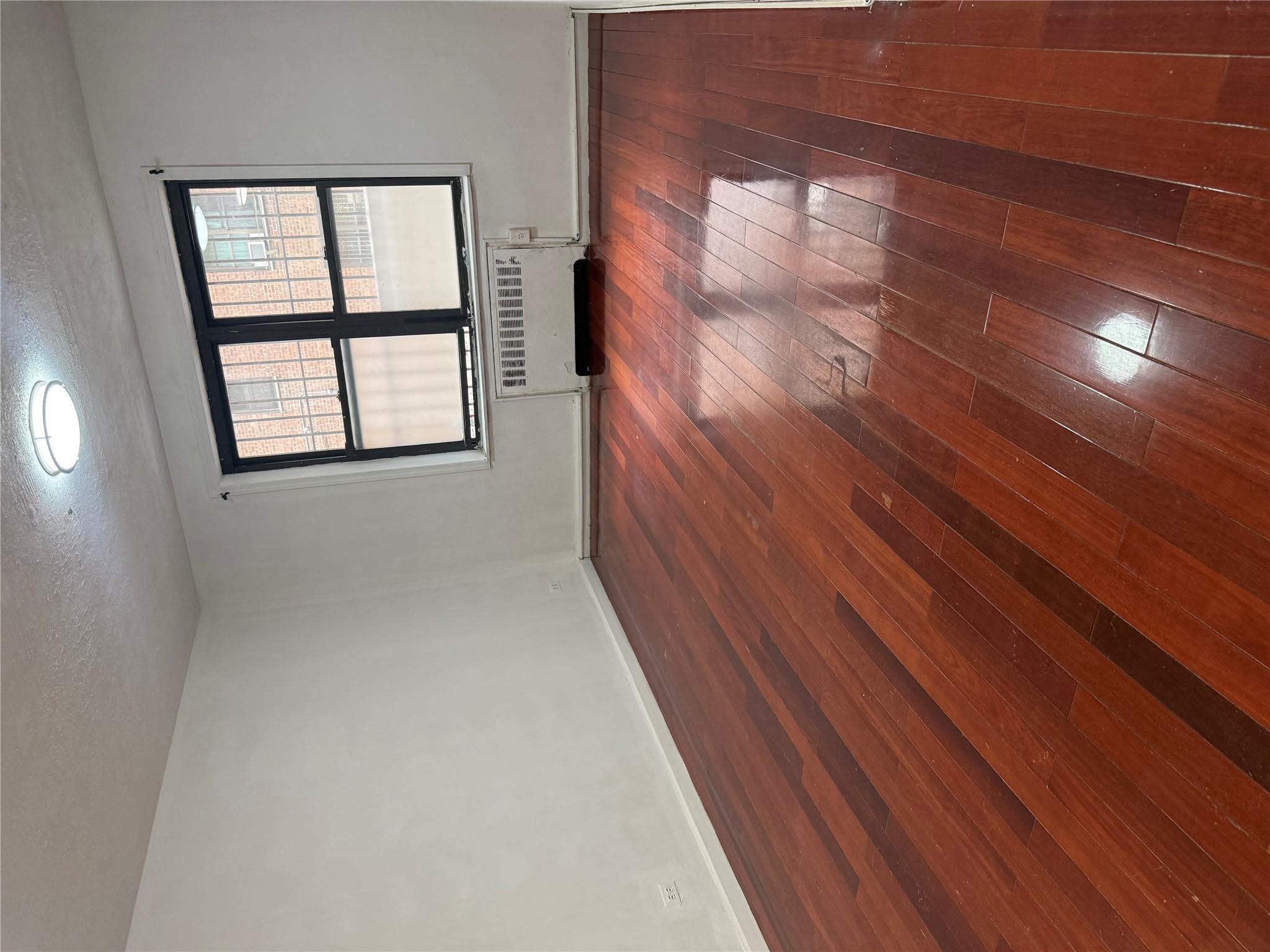 #4 photo, 44-11 Macnish Street, クイーンズ区 Elmhurst , NY 11373