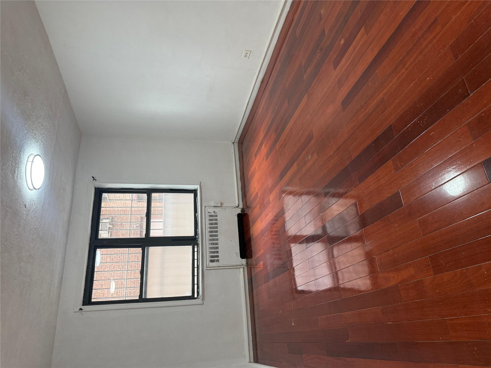 #5 photo, 44-11 Macnish Street, クイーンズ区 Elmhurst , NY 11373