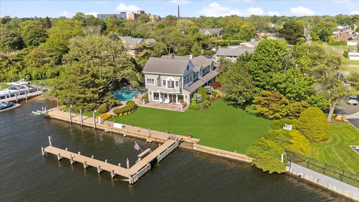 #1 photo, 501 Bay 5th Street, West Islip , NY 11795