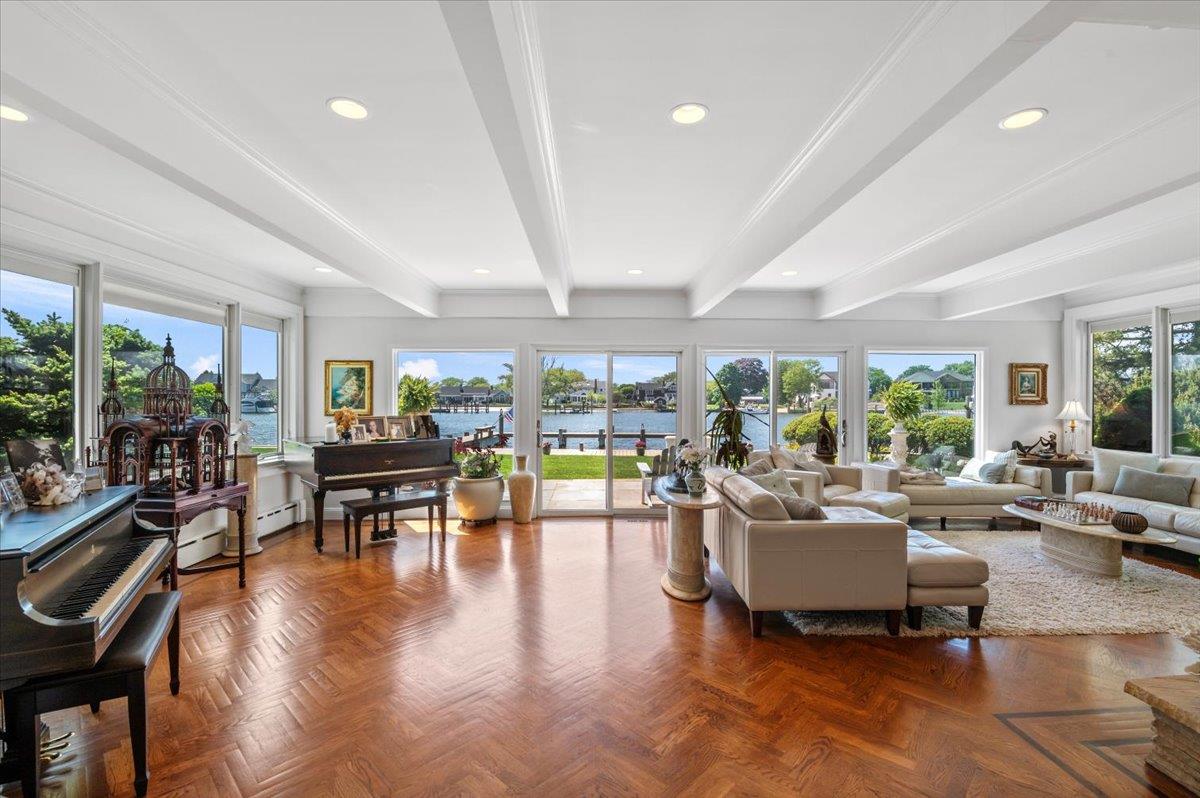 #8 photo, 501 Bay 5th Street, 東長島 西艾斯利普 West Islip , NY 11795