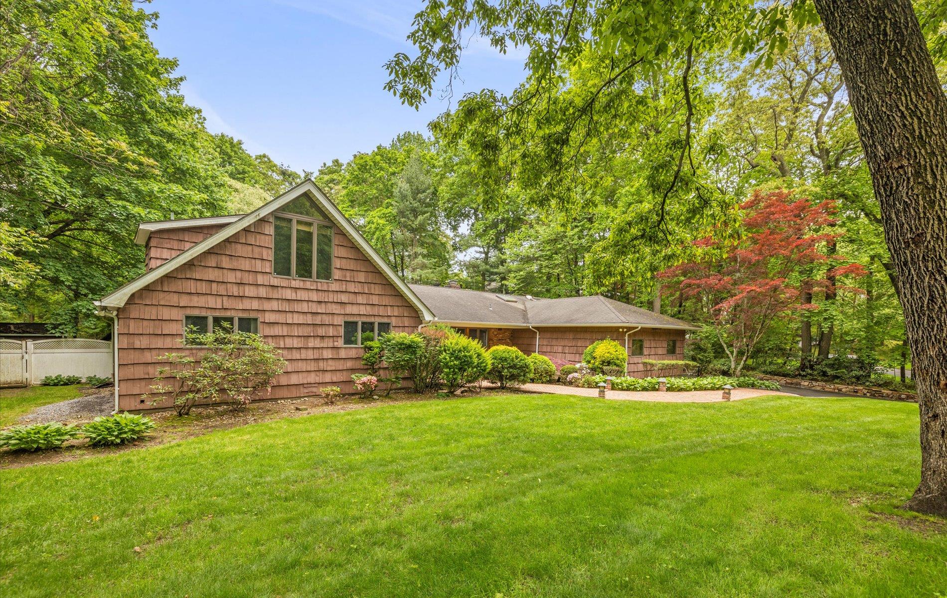 #1 photo, 16 W Mall Drive, Huntington , NY 11743