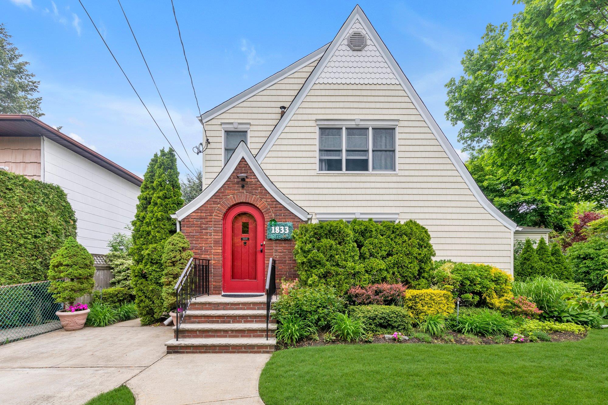 #1 photo, 1833 Gregory Avenue, Merrick , NY 11566