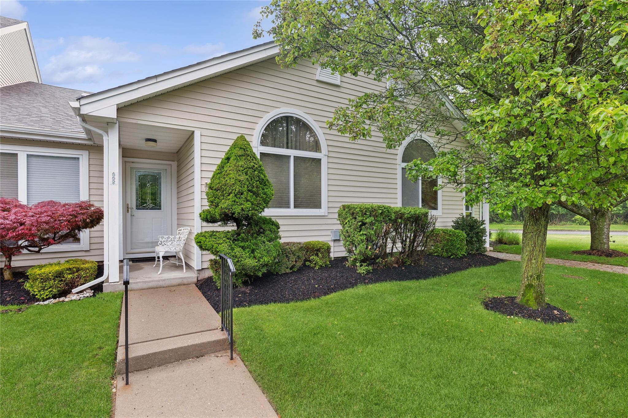 #1 photo, 552 Birchwood Park Drive, سوفولك Middle Island , NY 11953