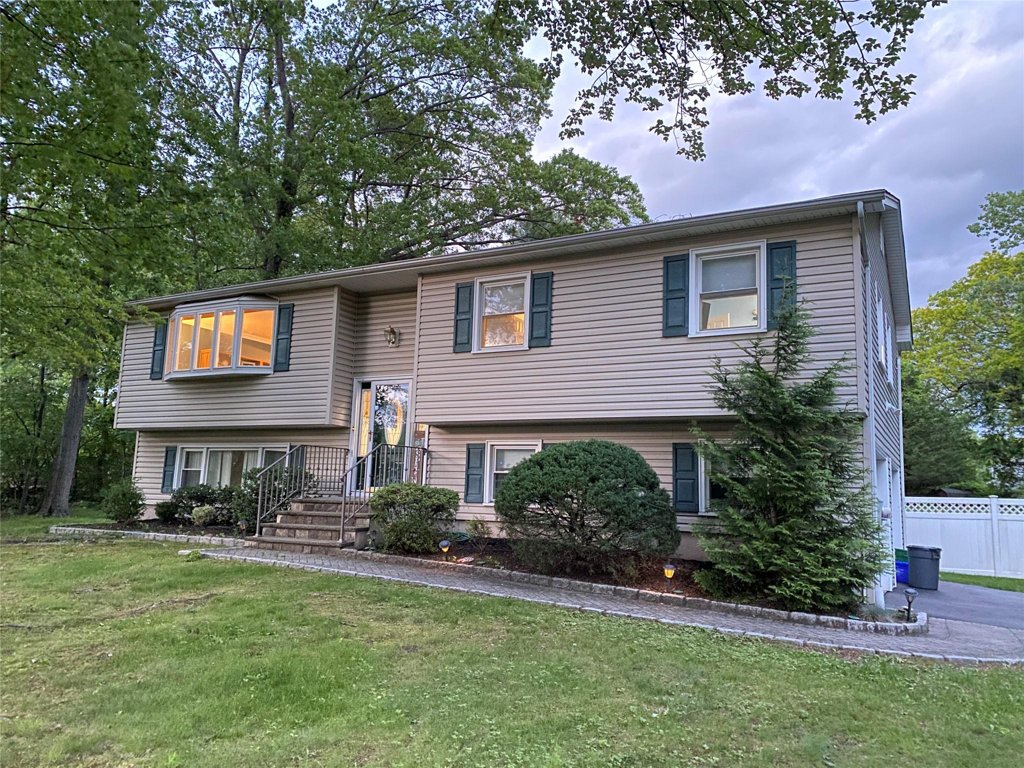 #1 photo, 101 Renee Lane, Bardonia , NY 10954