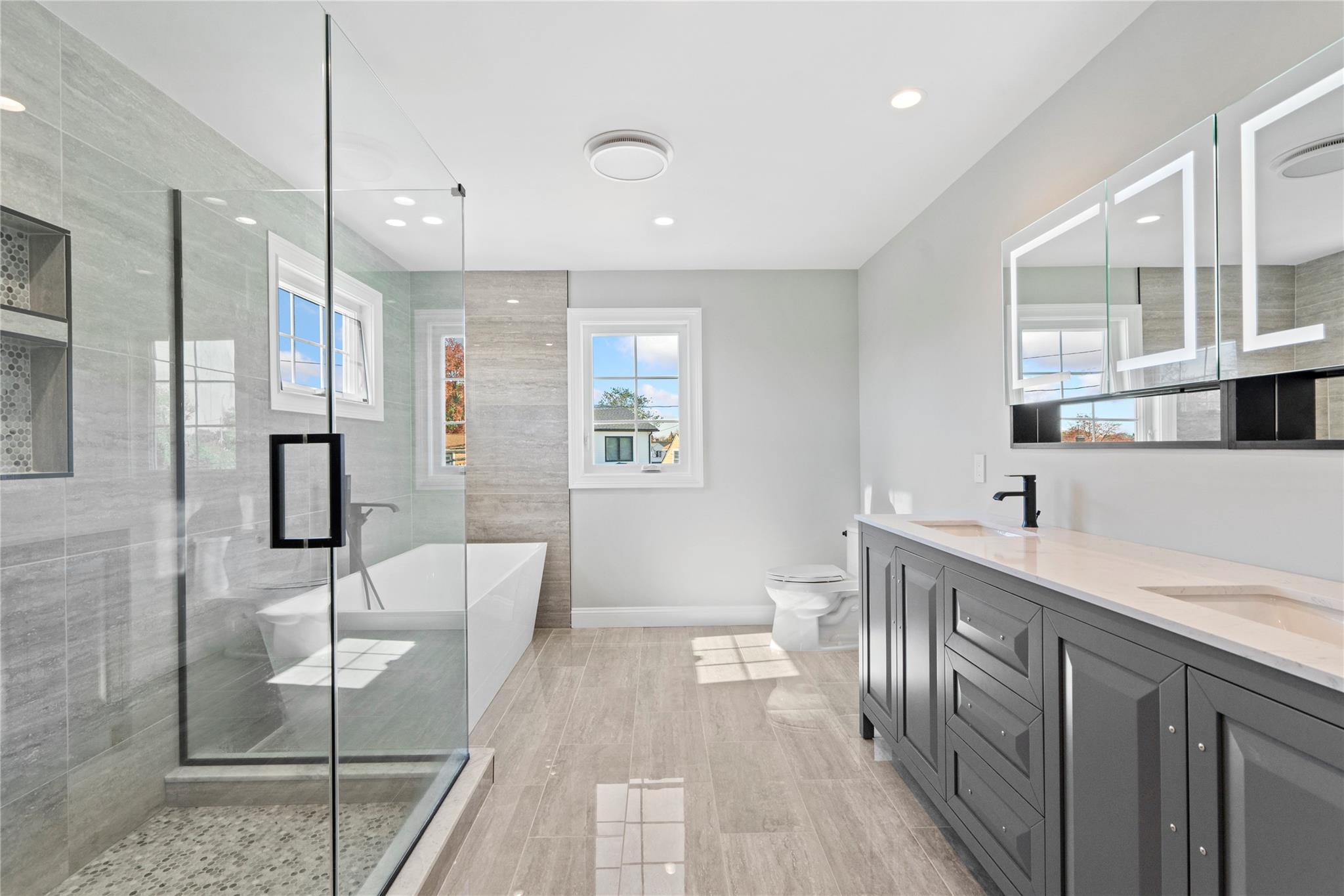 #19 photo, 134 Southwood Circle, Syosset , NY 11791