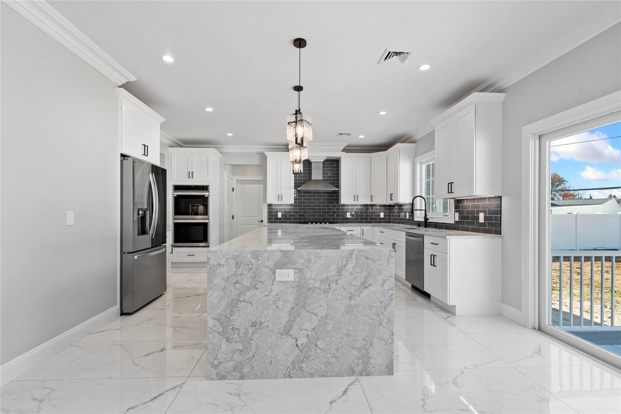 #4 photo, 134 Southwood Circle, Syosset , NY 11791