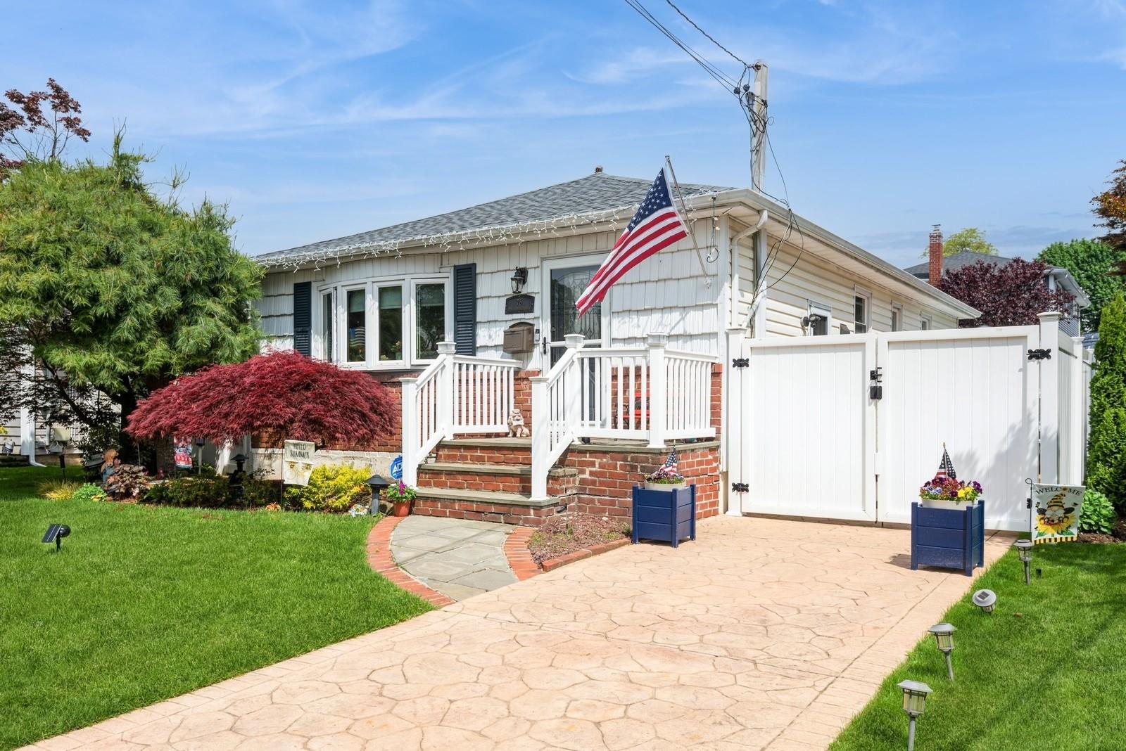 #1 photo, 75 Massachusetts Avenue, Massapequa , NY 11758