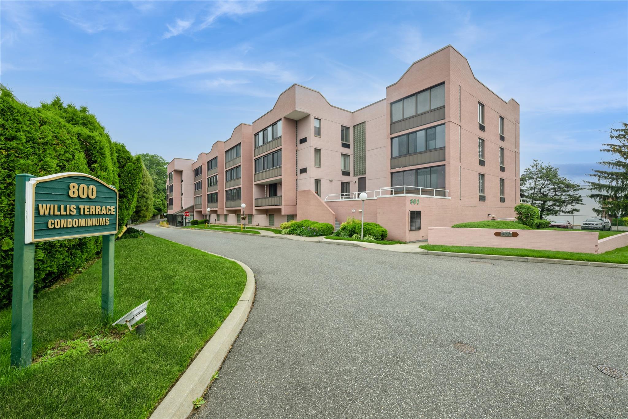 #1 photo, 800 Willis Avenue, Albertson , NY 11507