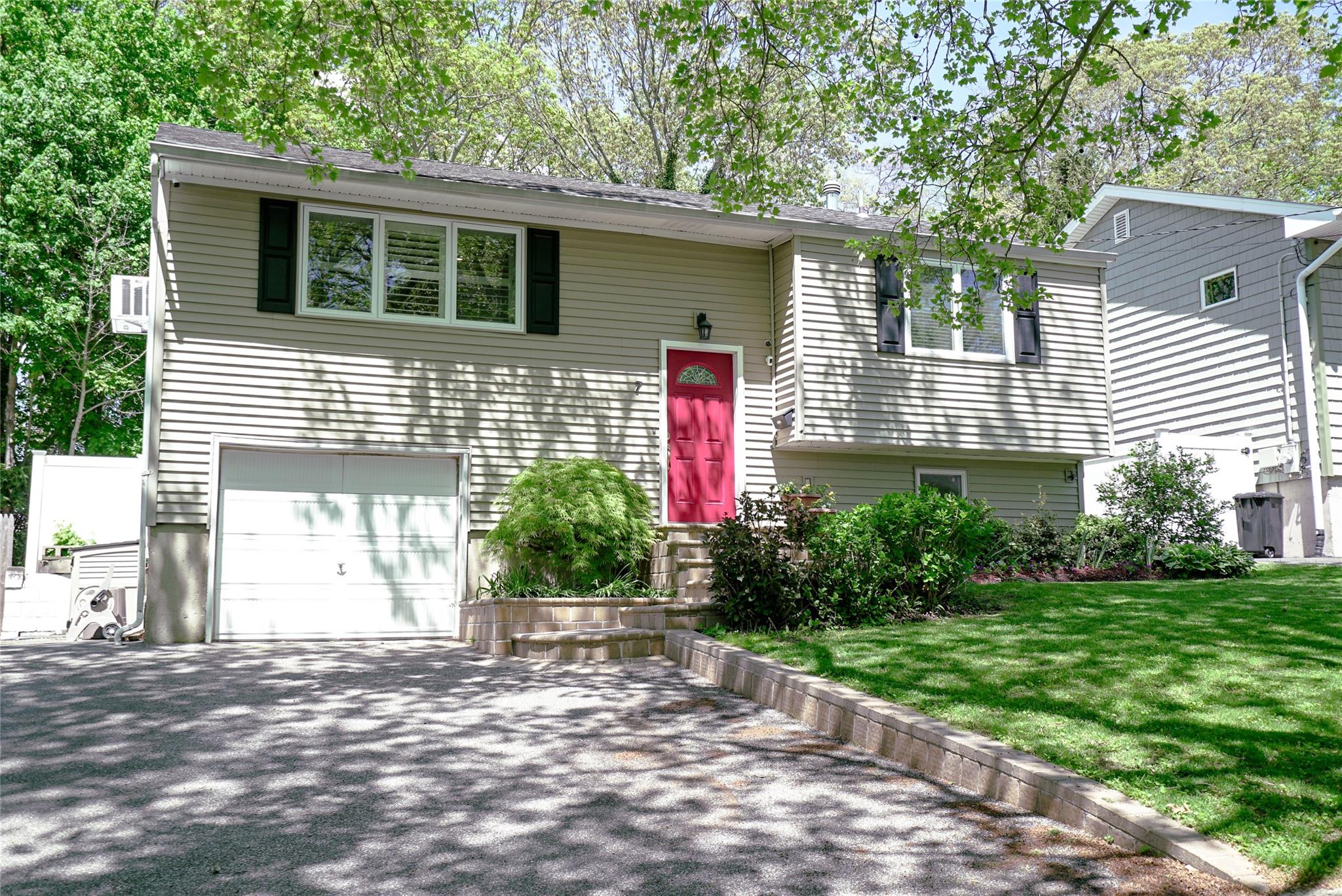 #1 photo, 7 Penny Drive, سوفولك Huntington Station , NY 11746