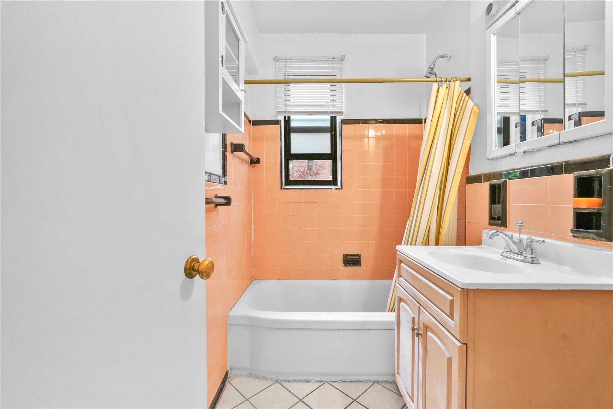 #13 photo, 142-21 26th Avenue, クイーンズ区 Flushing , NY 11354