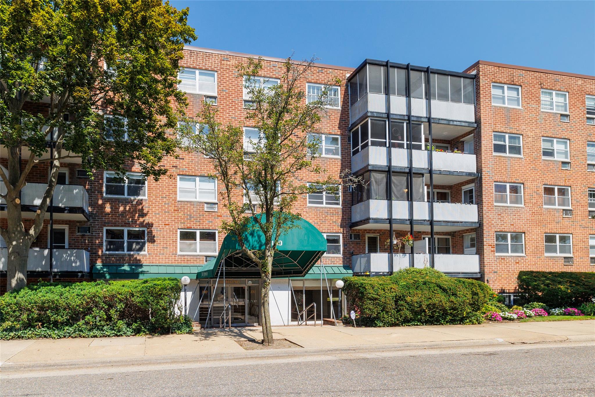 #1 photo, 100 Lincoln Avenue, 長島 Mineola , NY 11501