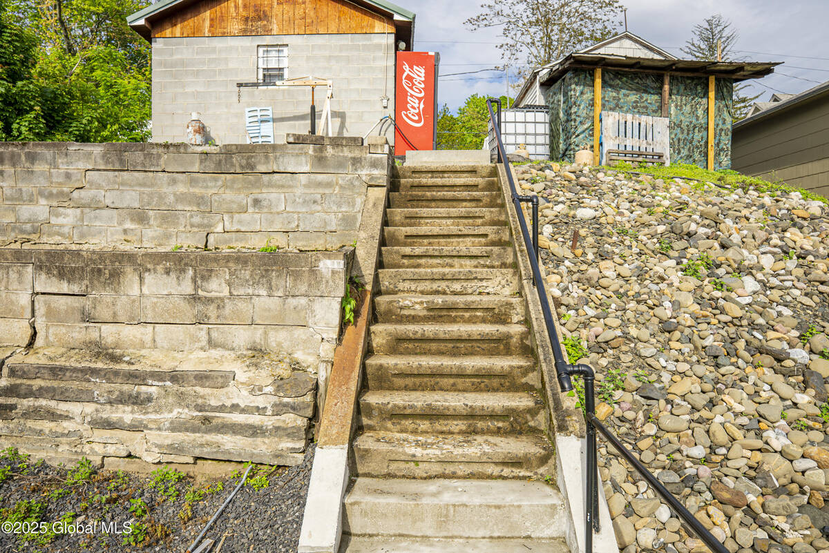 #84 photo, 416 Main Street, Catskill , NY 12414