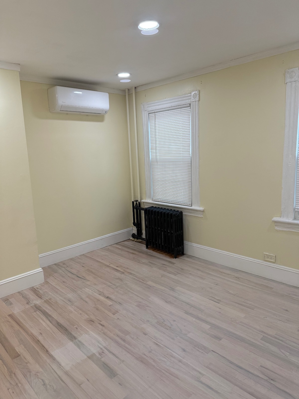 #5 photo, 45XX CARPENTER AVE, #2, ब्रोंक्स East Bronx , NY 10466