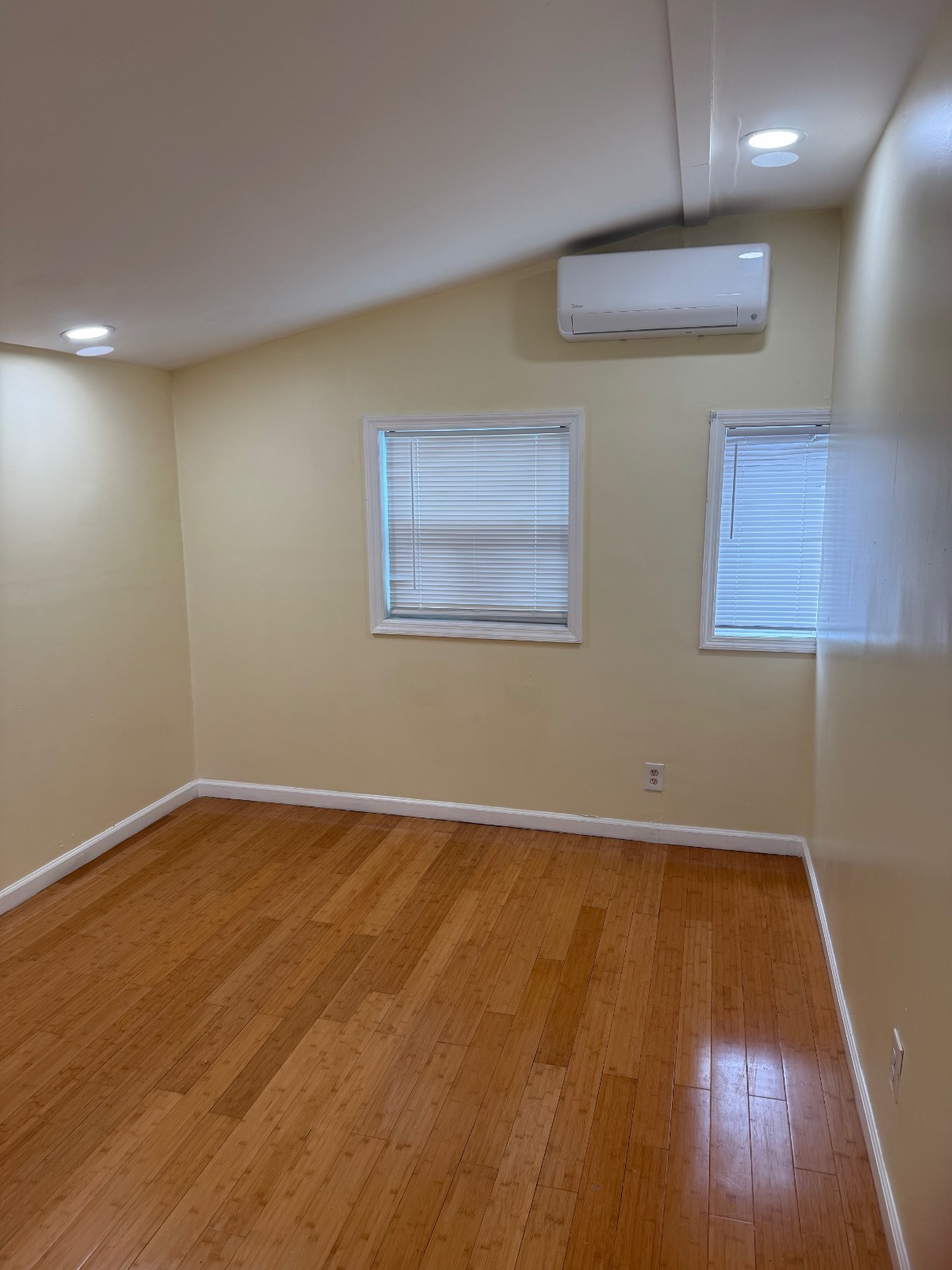 #6 photo, 45XX CARPENTER AVE, #2, ब्रोंक्स East Bronx , NY 10466