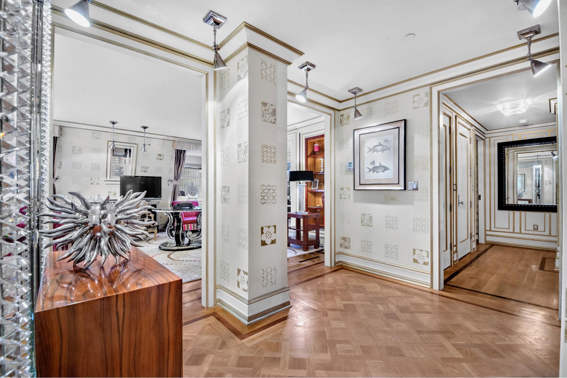 #14 photo, 1 CENTRAL Park S, マンハッタン Central Park South , NY 10019