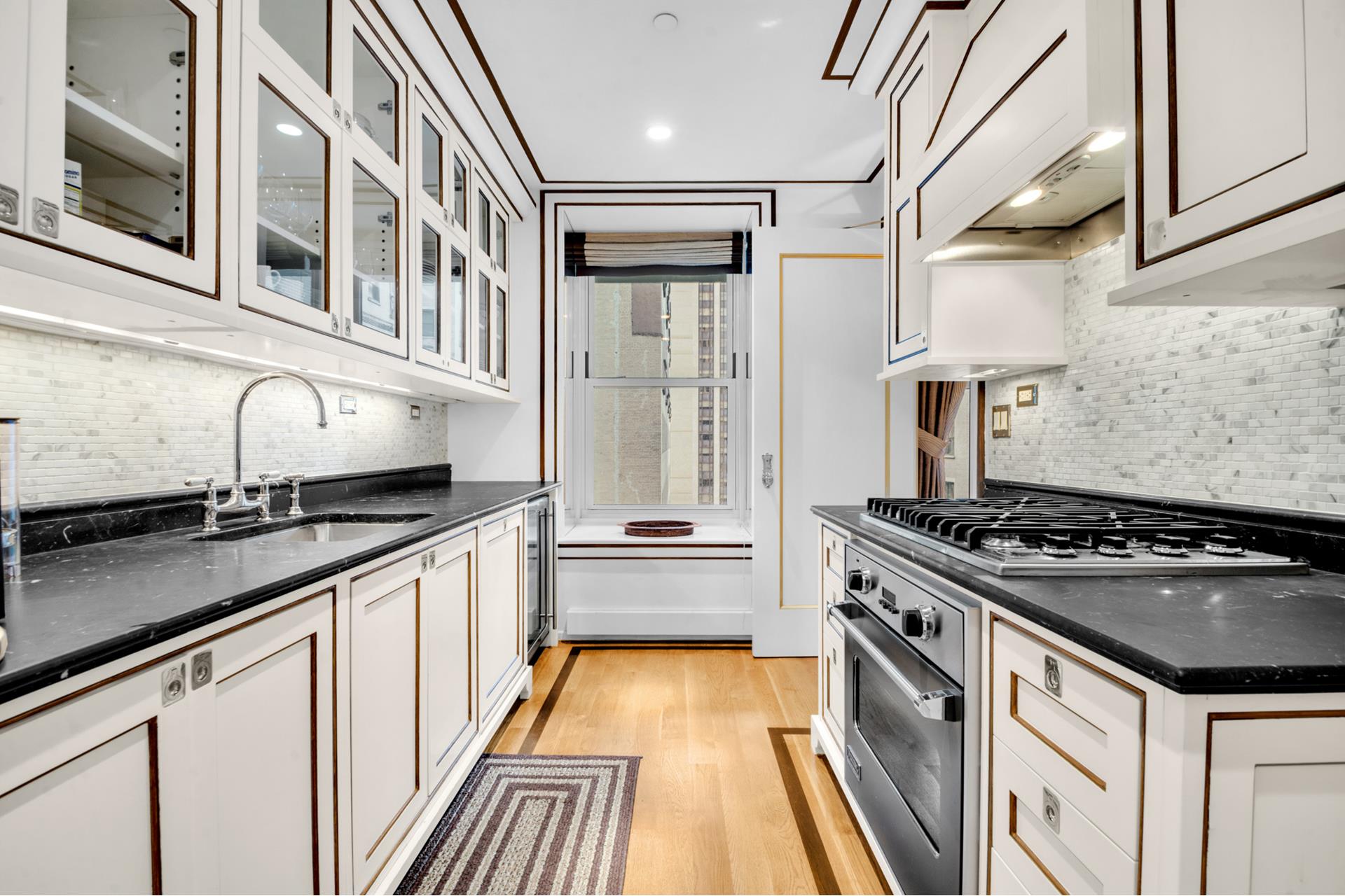 #15 photo, 1 CENTRAL Park S, マンハッタン Central Park South , NY 10019