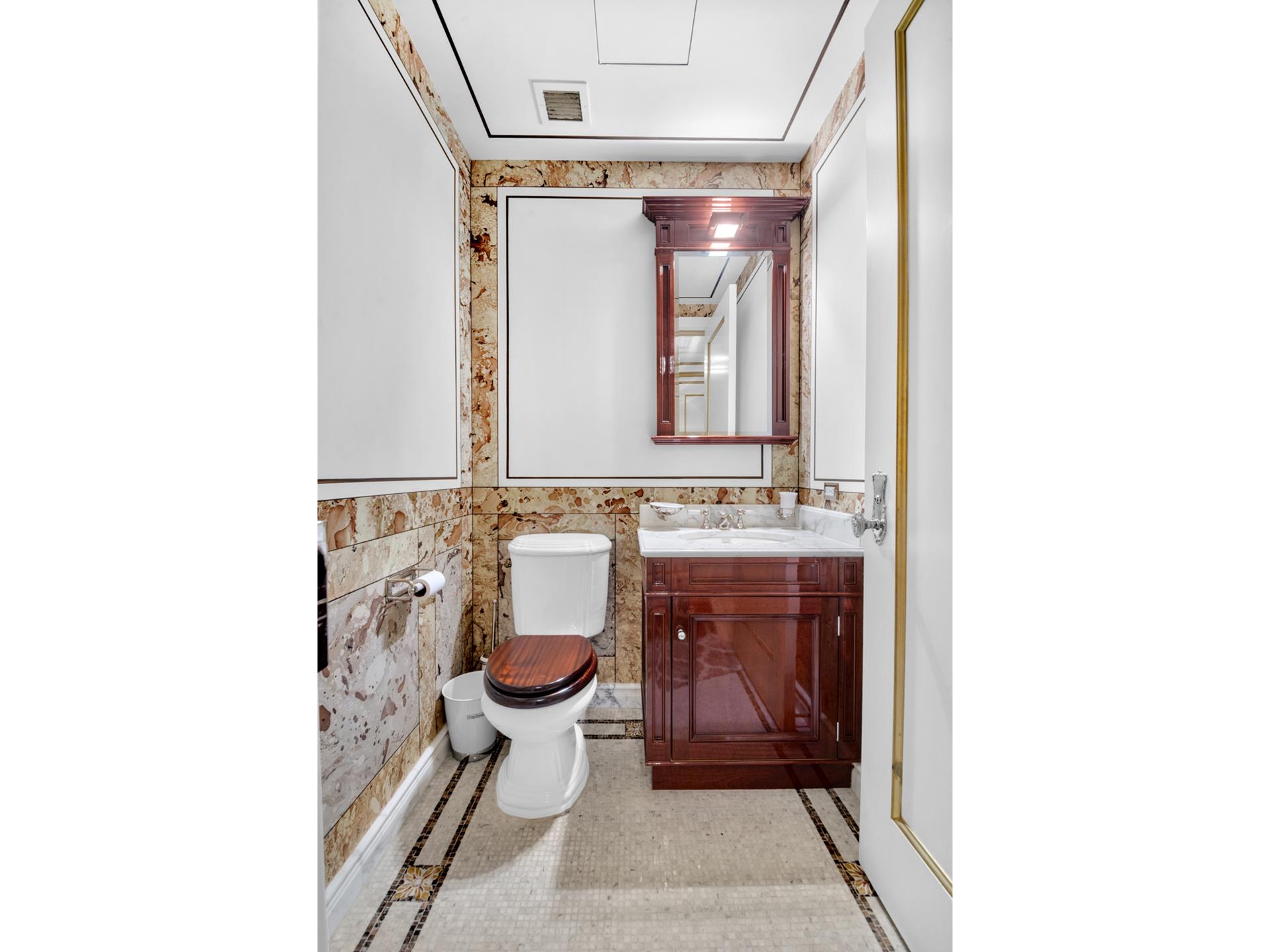 #21 photo, 1 CENTRAL Park S, マンハッタン Central Park South , NY 10019