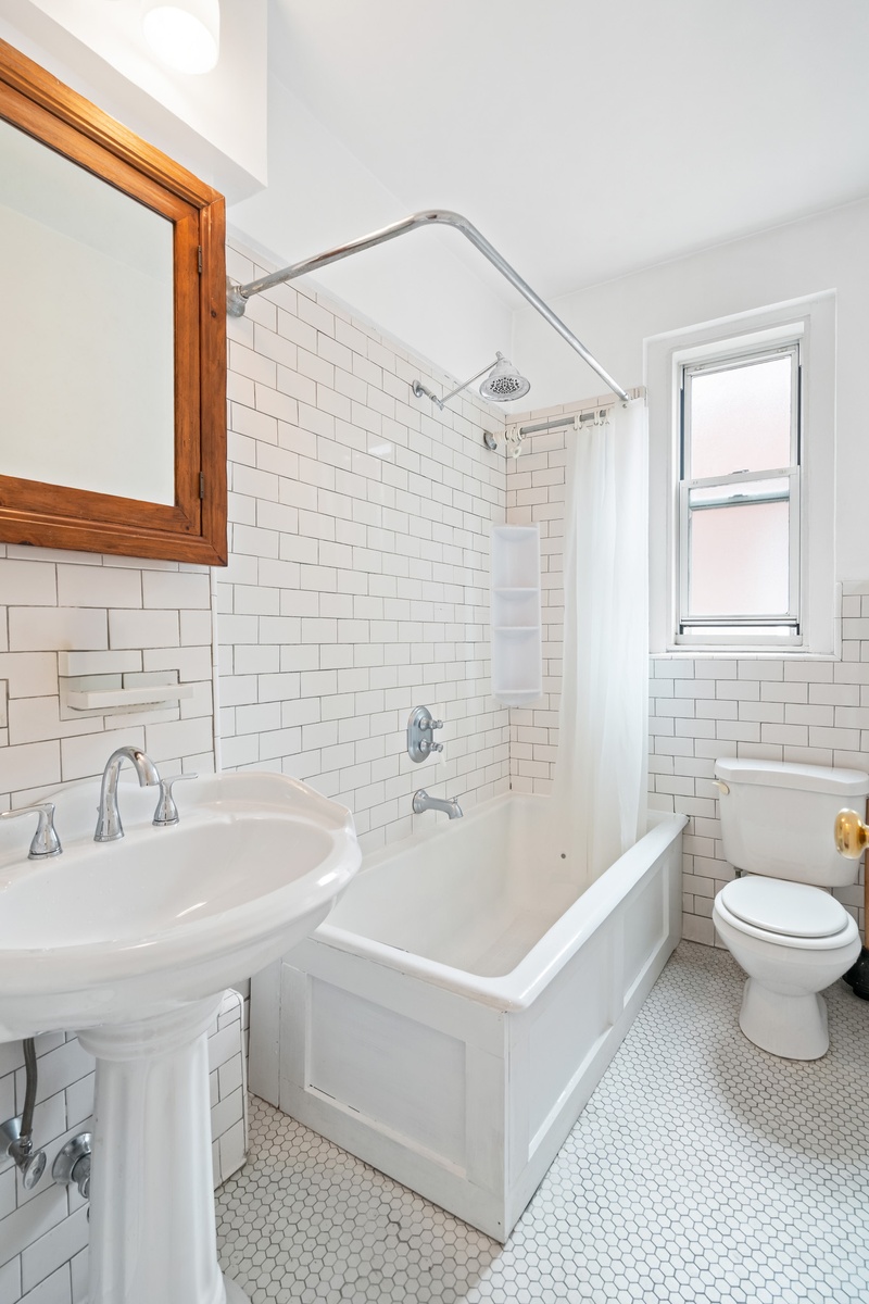 #13 photo, 345 W 55th Street, マンハッタン Clinton , NY 10019