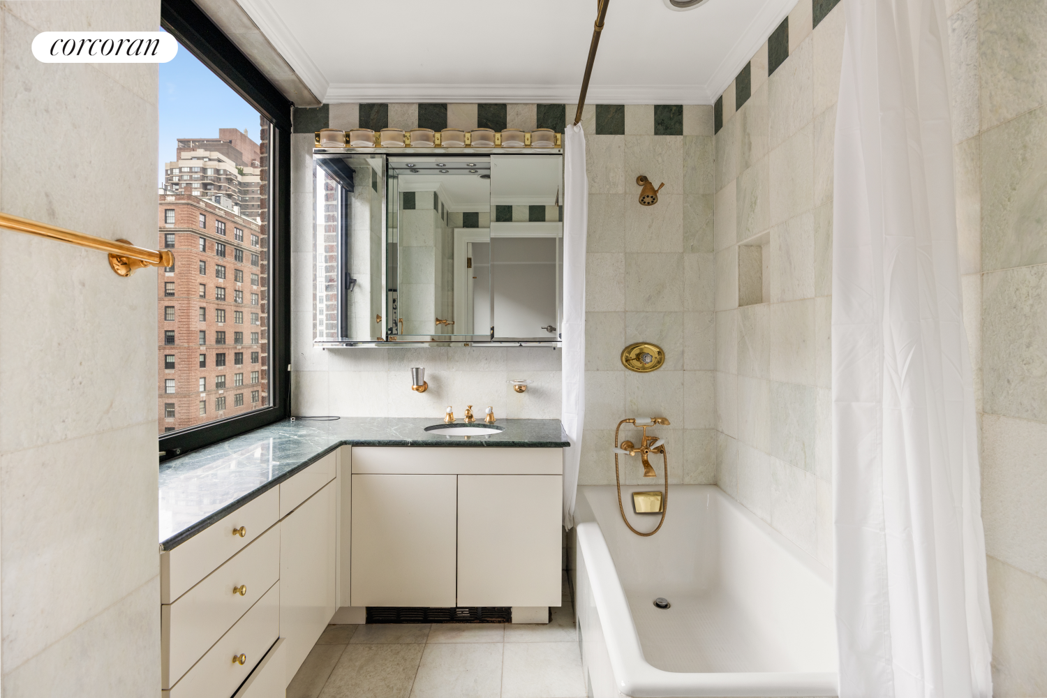 #18 photo, 1045 PARK Avenue, マンハッタン Carnegie Hill , NY 10028