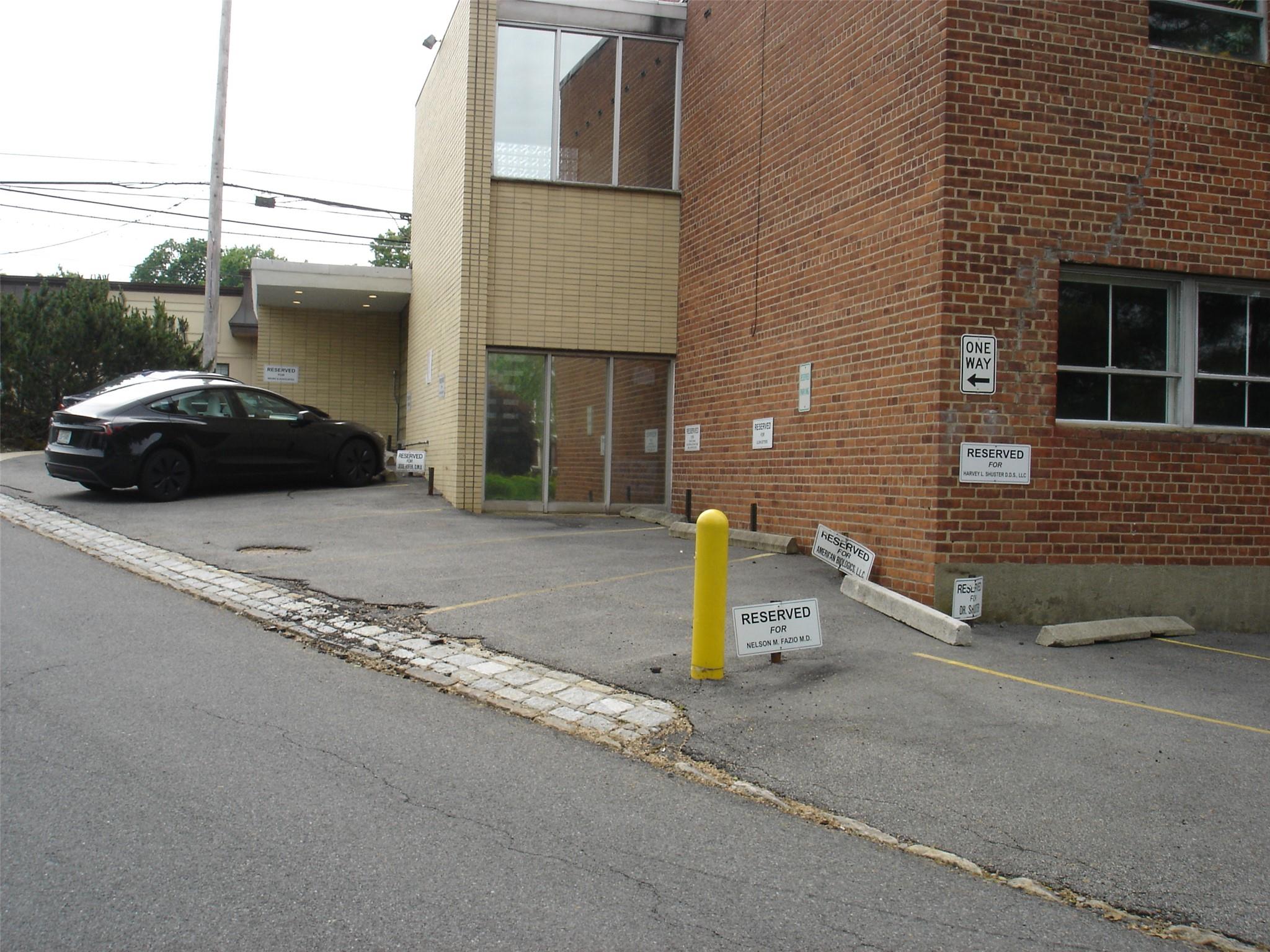 #4 photo, 475 White Plains Road, Eastchester , NY 10709