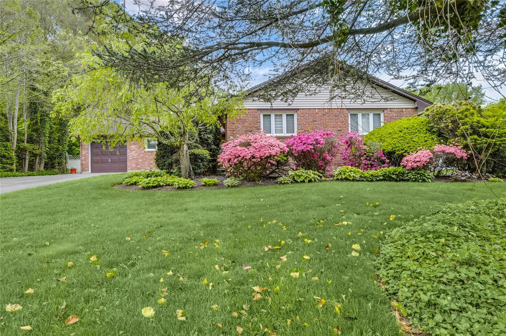 #1 photo, 29 Cross Bow Lane, Commack , NY 11725