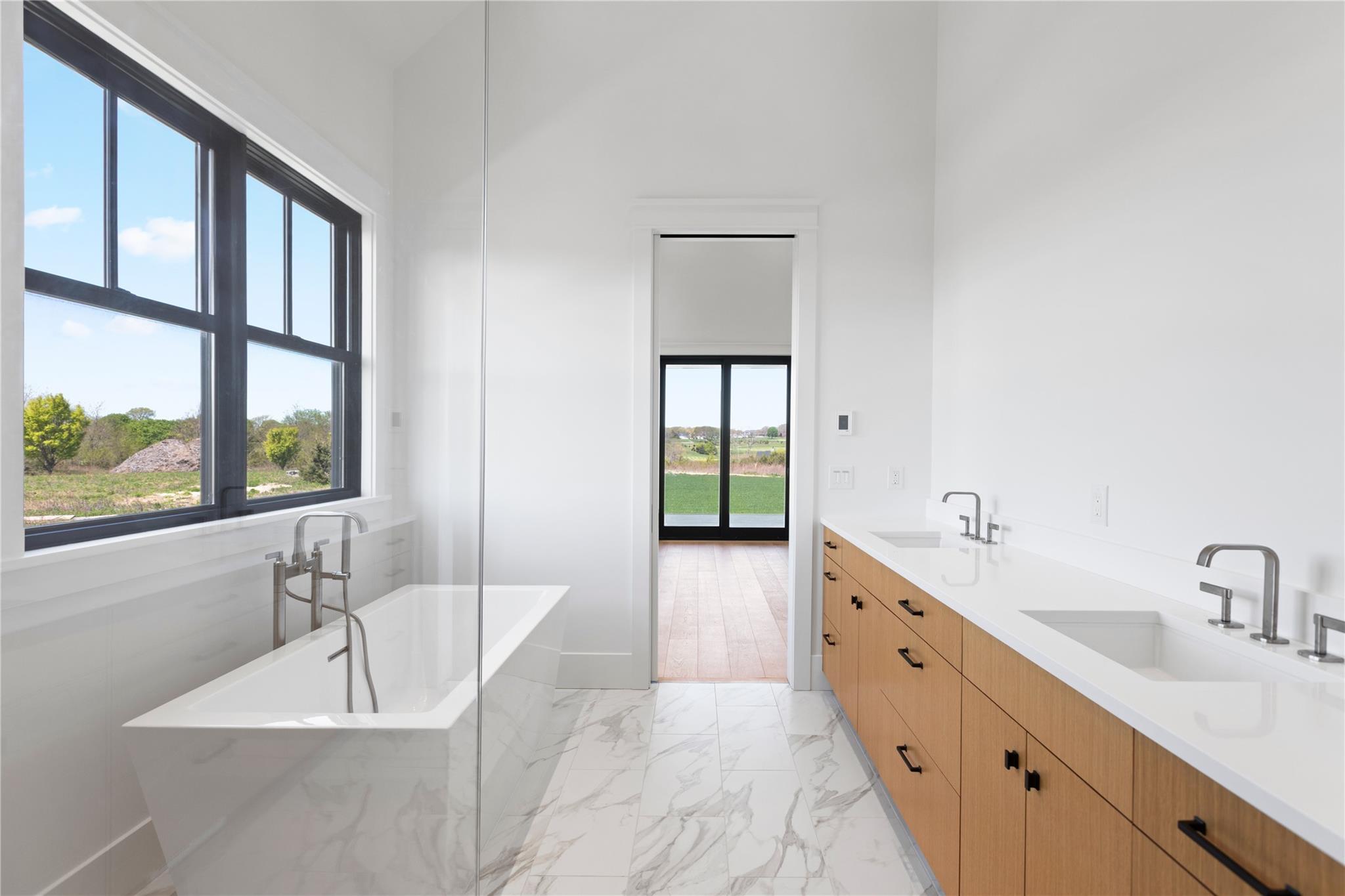 #12 photo, 35 Club Drive, サフォーク郡 Baiting Hollow , NY 11933