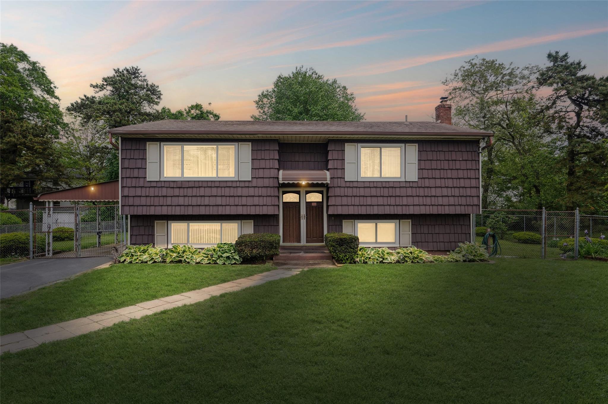 #1 photo, 75 S 32nd Street, サフォーク郡 Wyandanch , NY 11798