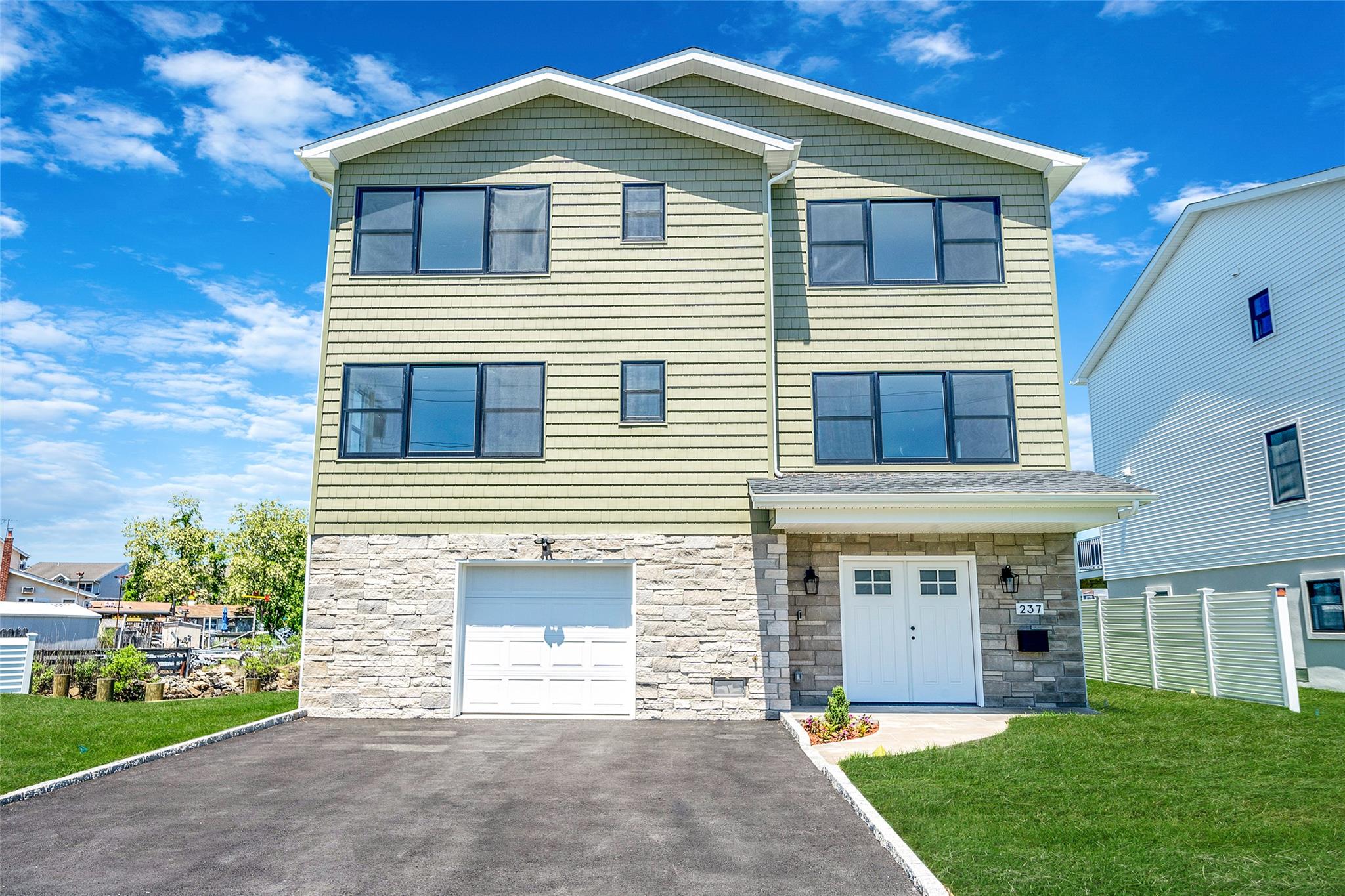 #1 photo, 237 Mott Street, ナッソー郡 Oceanside , NY 11572