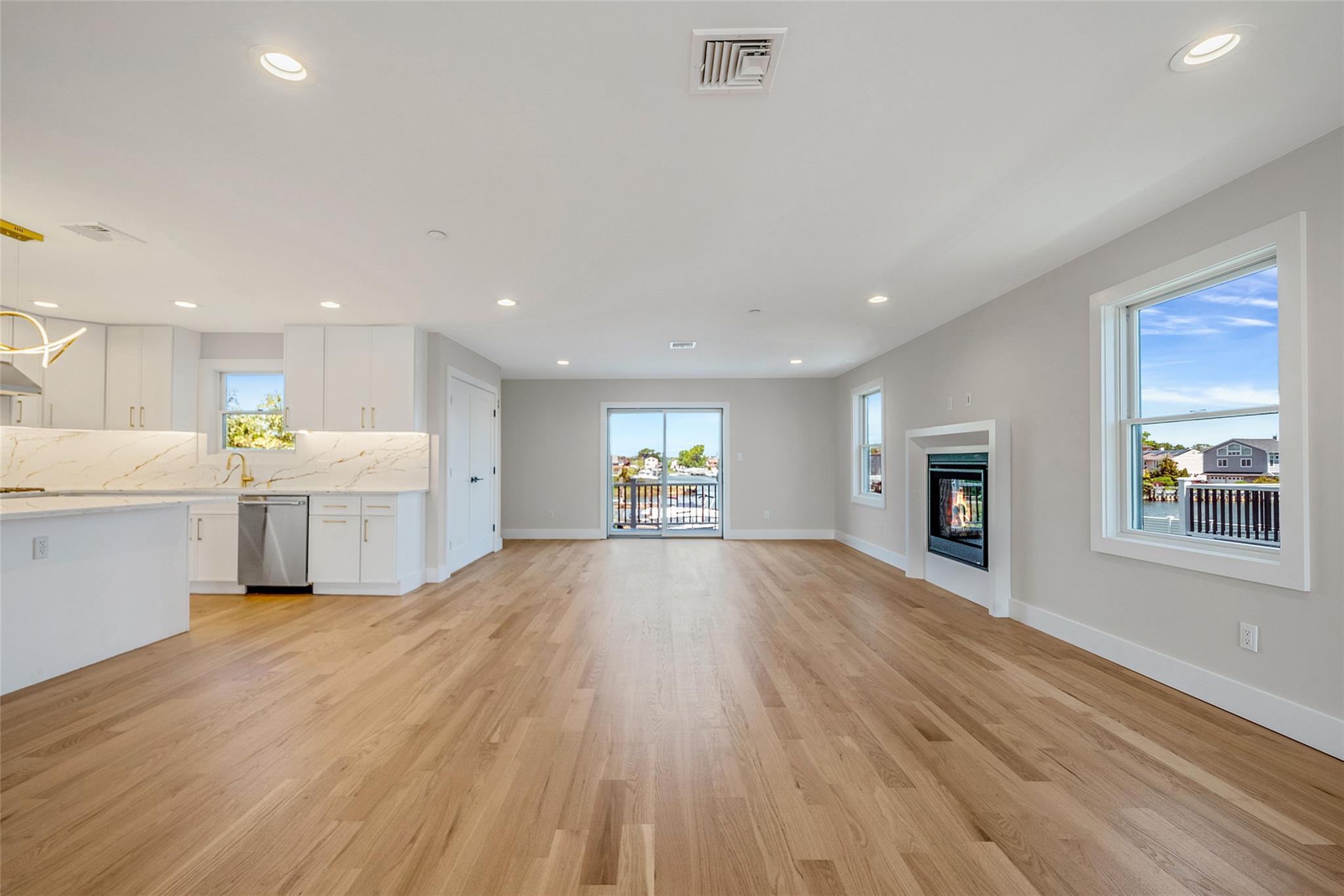 #10 photo, 237 Mott Street, ナッソー郡 Oceanside , NY 11572