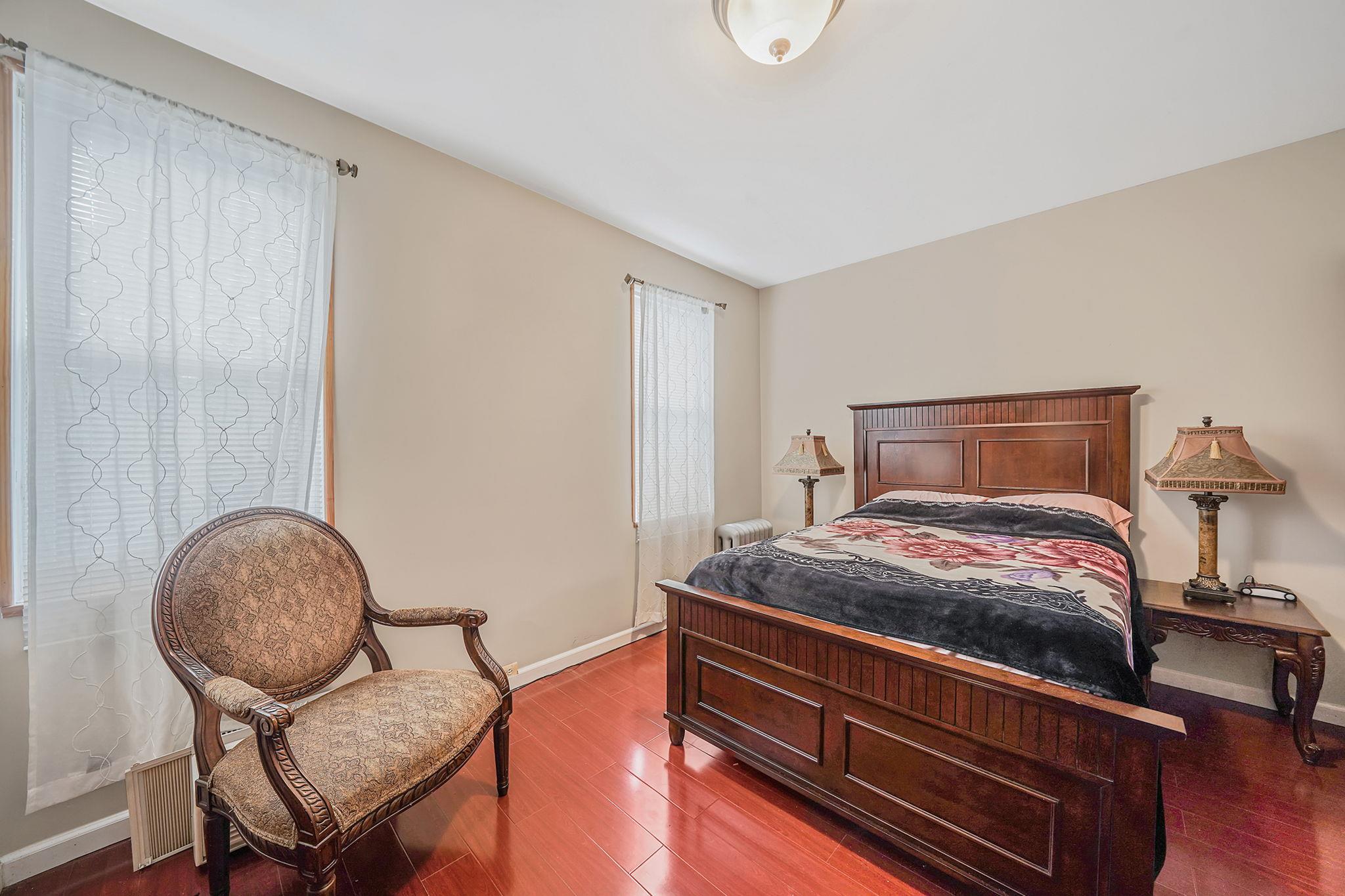 #18 photo, 70-27 69th Street, Glendale , NY 11385