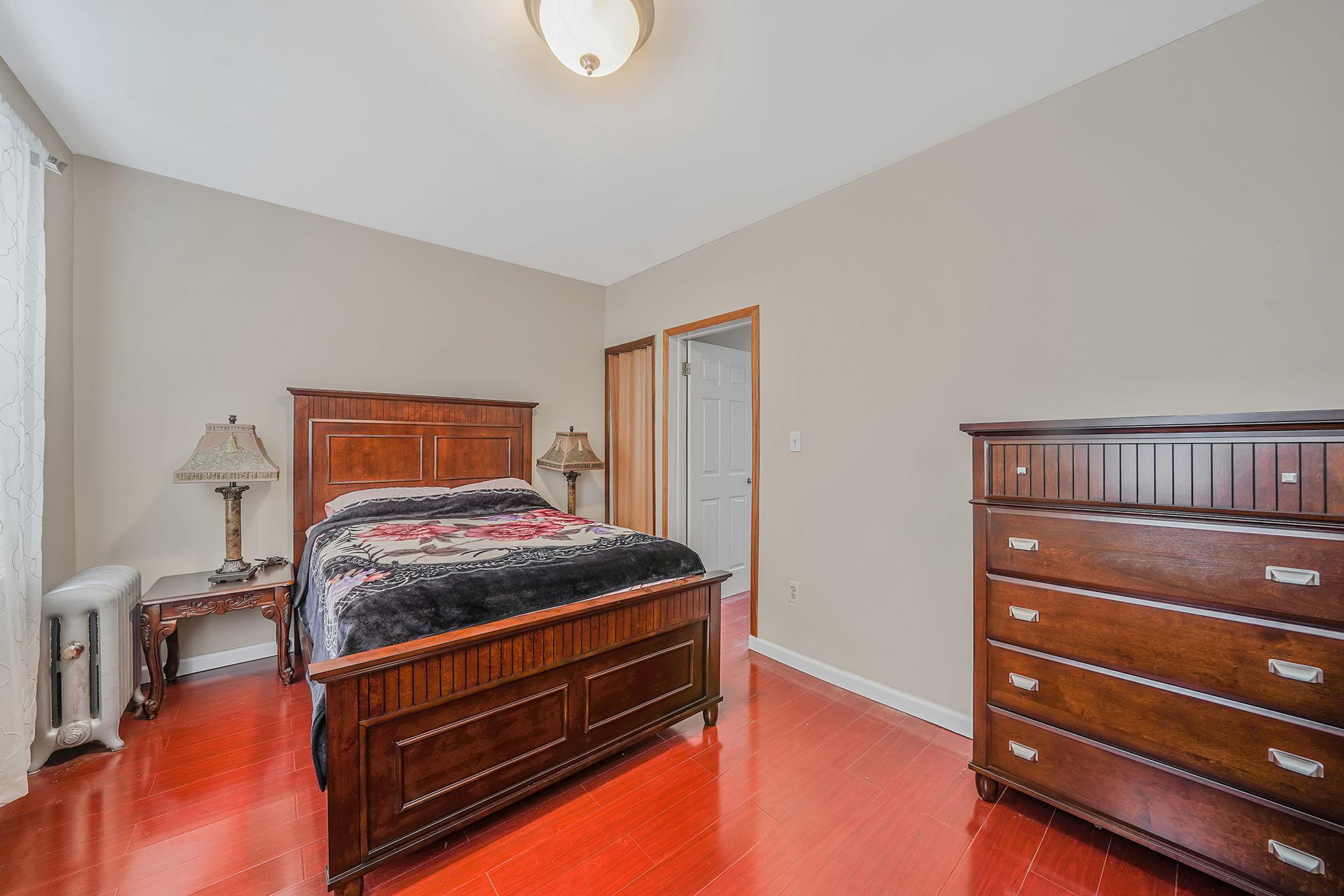 #19 photo, 70-27 69th Street, Glendale , NY 11385