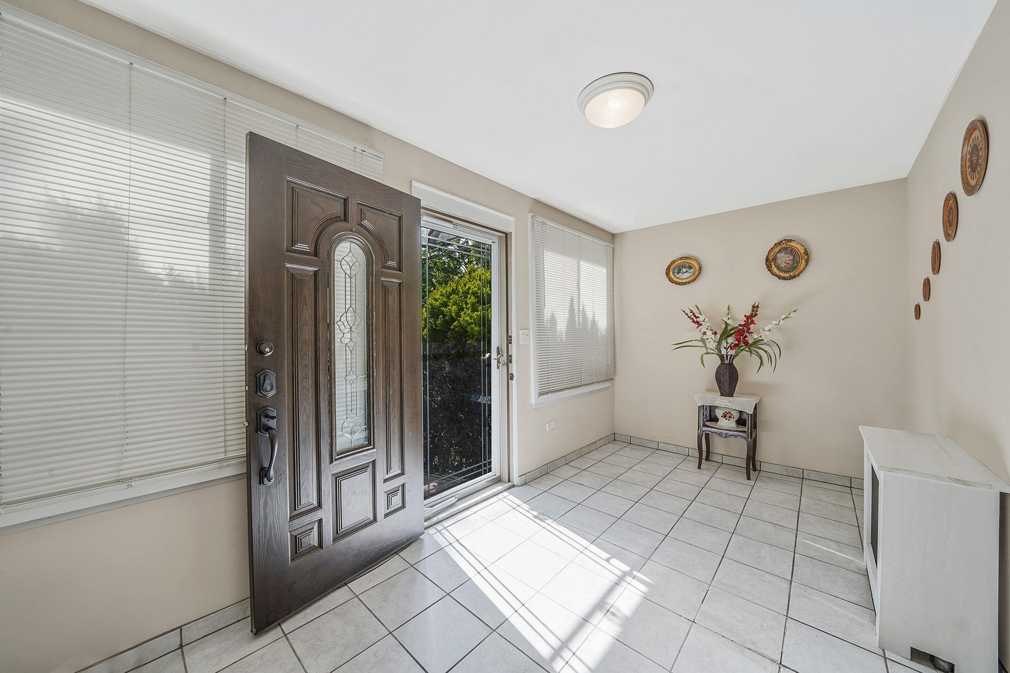 #5 photo, 70-27 69th Street, Glendale , NY 11385