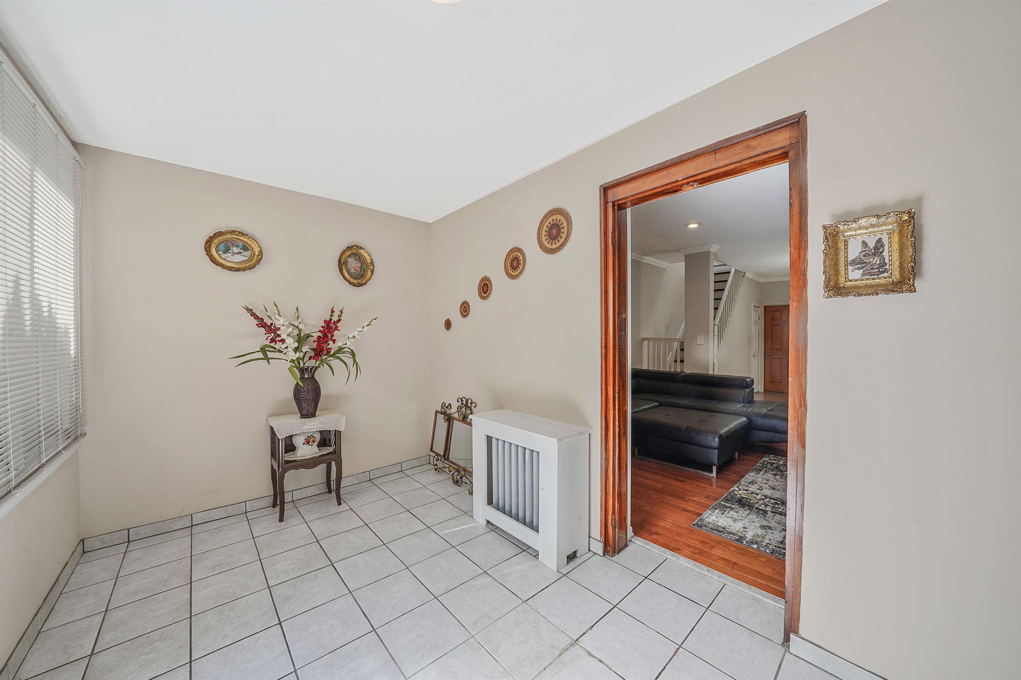 #6 photo, 70-27 69th Street, Glendale , NY 11385