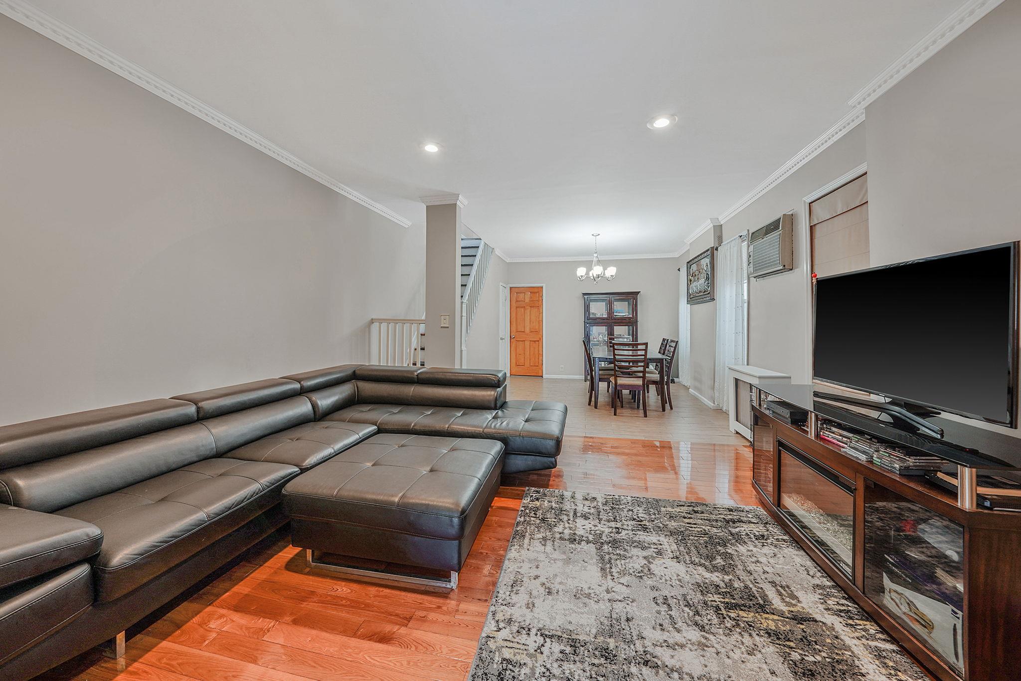 #7 photo, 70-27 69th Street, Glendale , NY 11385