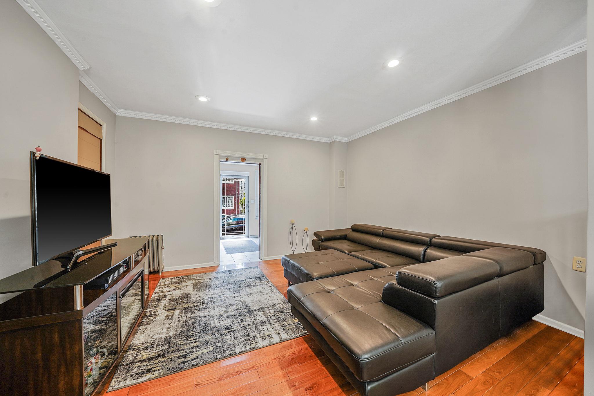 #9 photo, 70-27 69th Street, Glendale , NY 11385