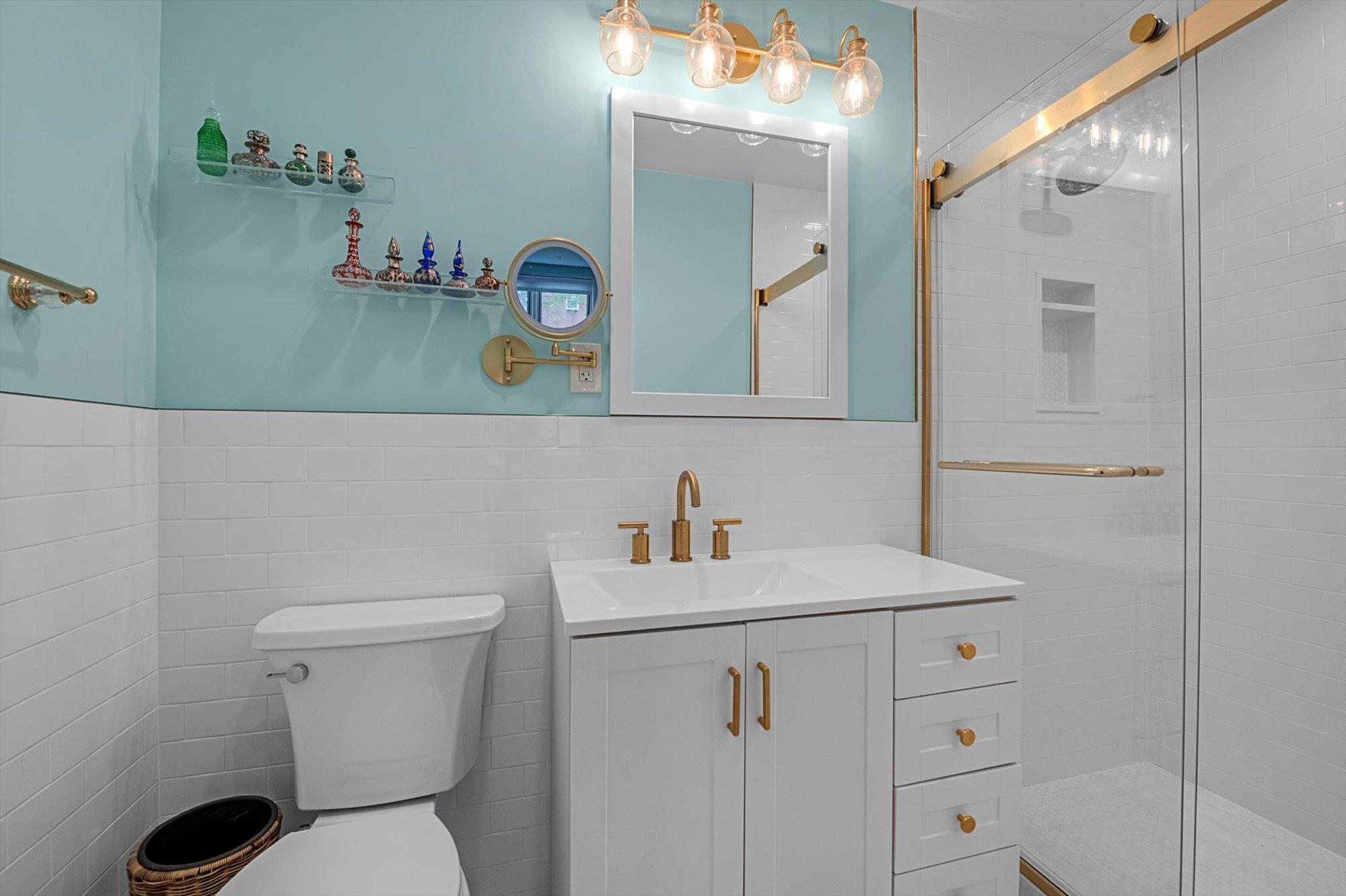 #10 photo, 1390 Broadway, Hewlett , NY 11557