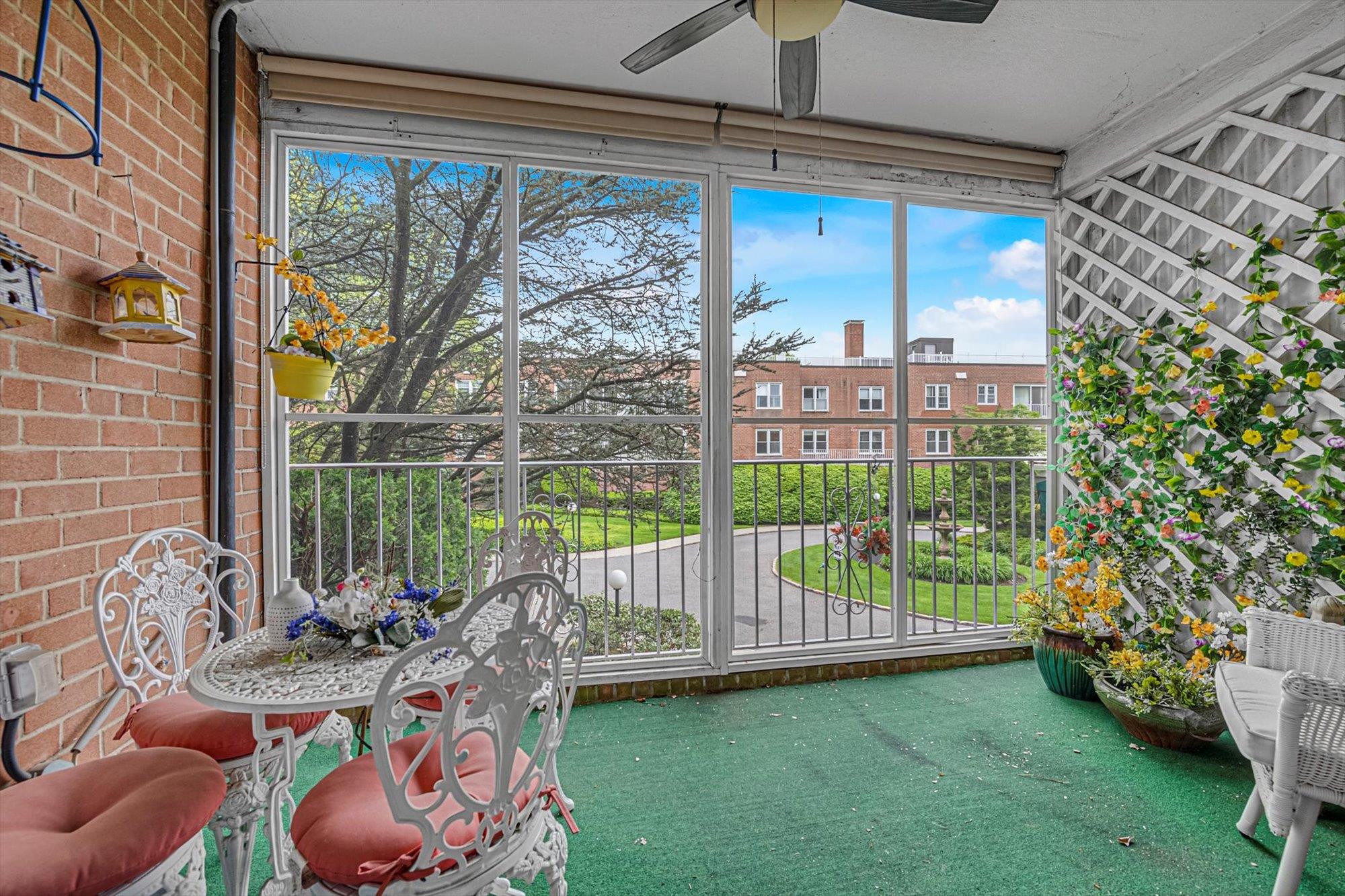 #13 photo, 1390 Broadway, Hewlett , NY 11557